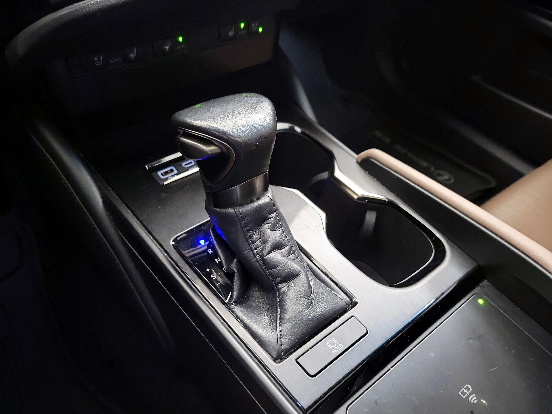 Thumbnail: 2023 Lexus ES - 17