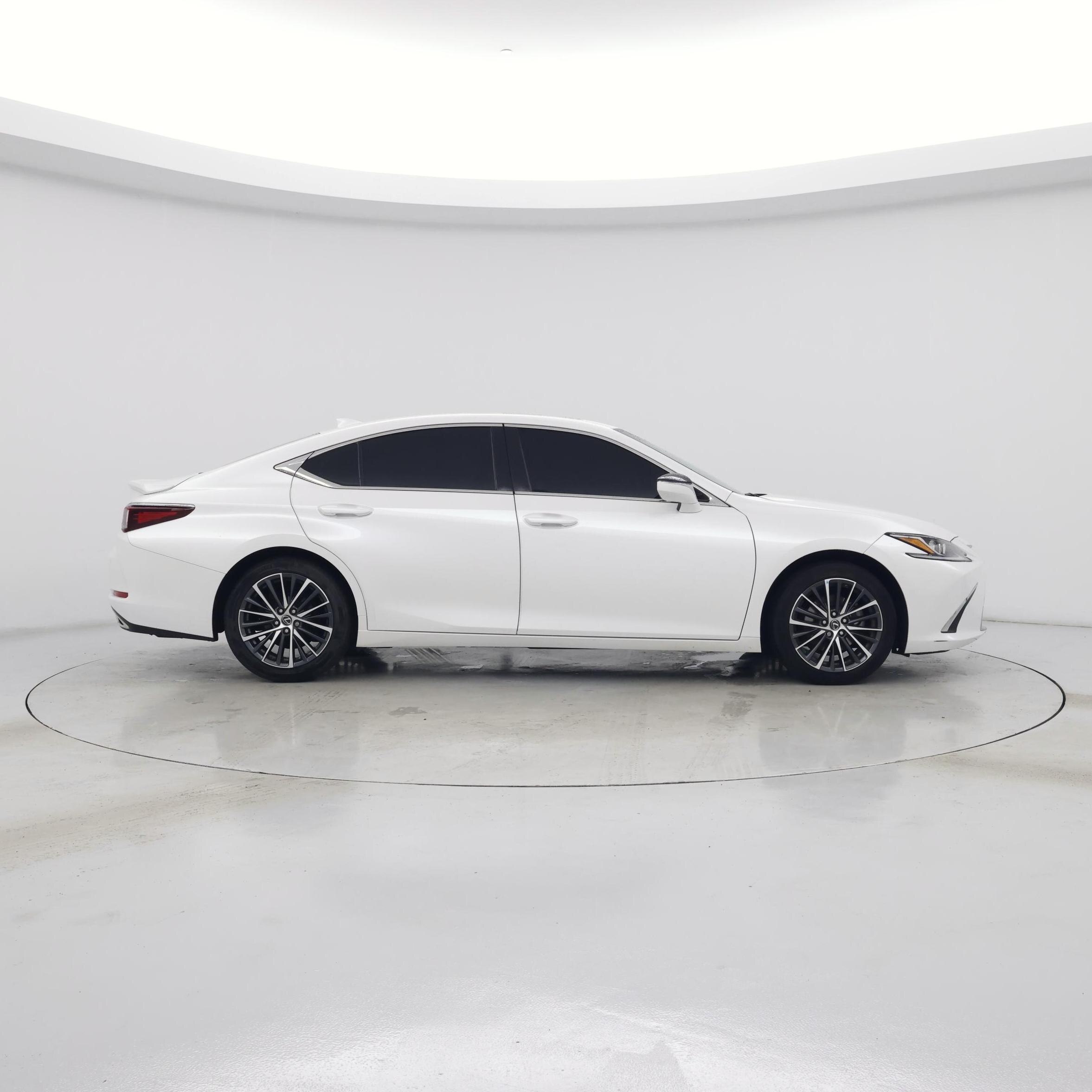 Thumbnail: 2023 Lexus ES - 7