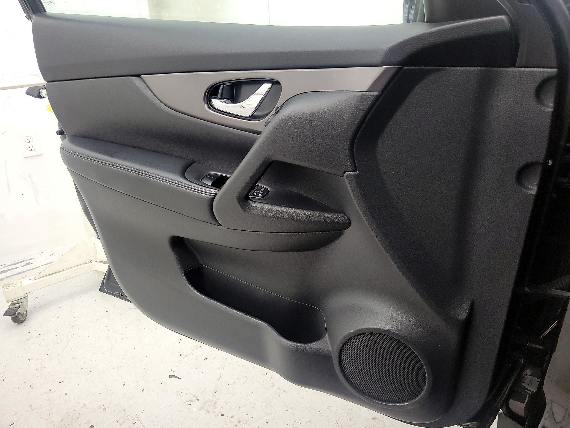 Thumbnail: 2015 Nissan Rogue - 12