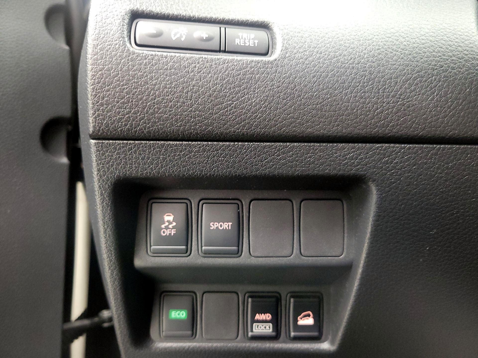 Thumbnail: 2015 Nissan Rogue - 13