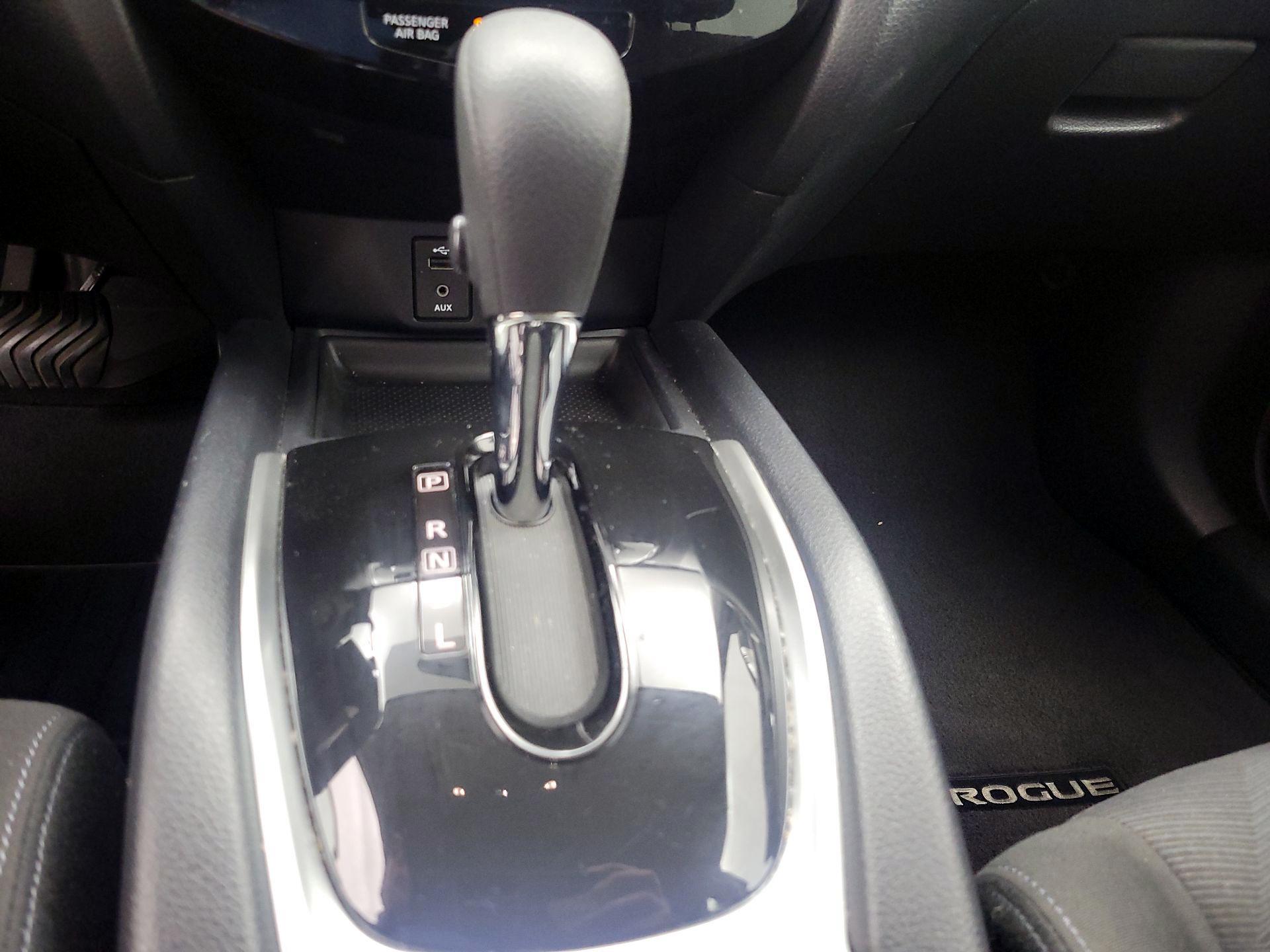 Thumbnail: 2015 Nissan Rogue - 17