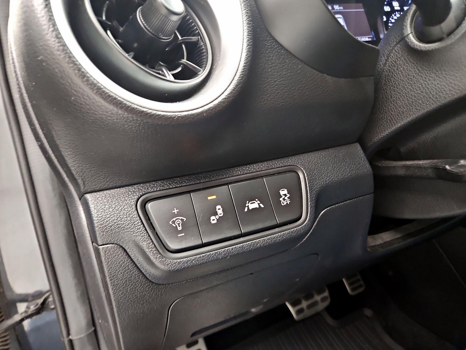 2021 Kia Forte GT - Photo 14