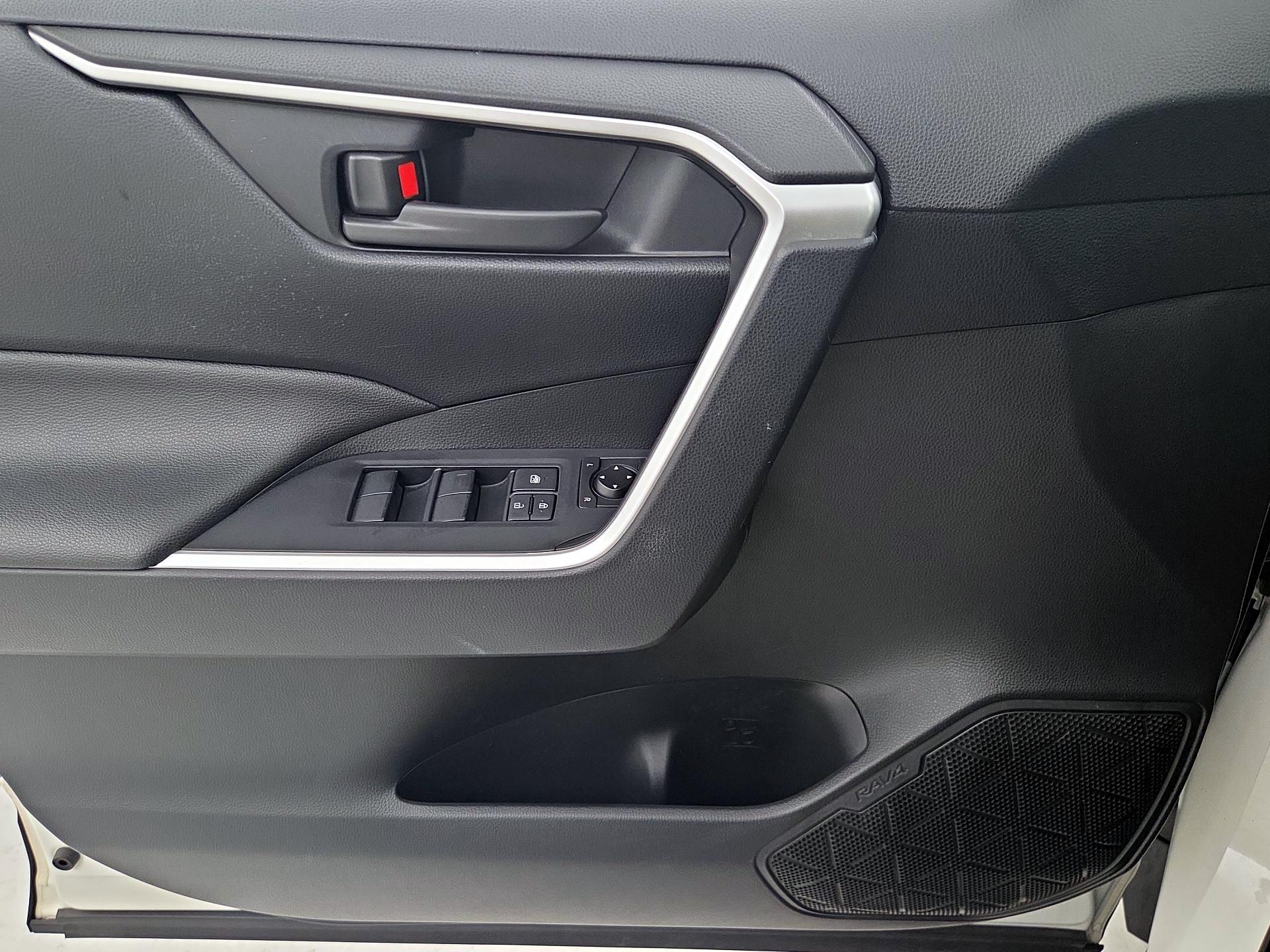 Thumbnail: 2019 Toyota RAV4 - 12
