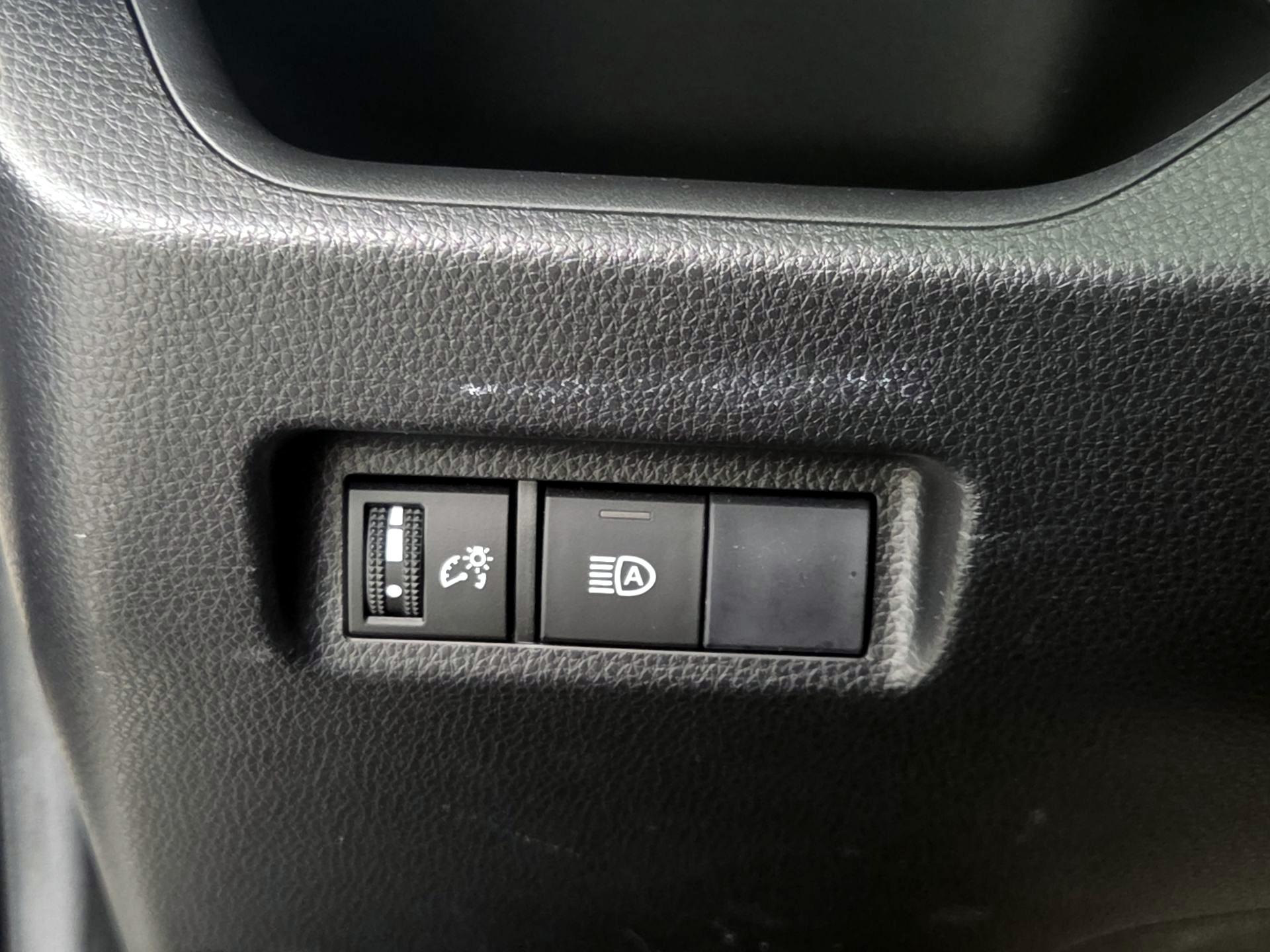 Thumbnail: 2019 Toyota RAV4 - 13