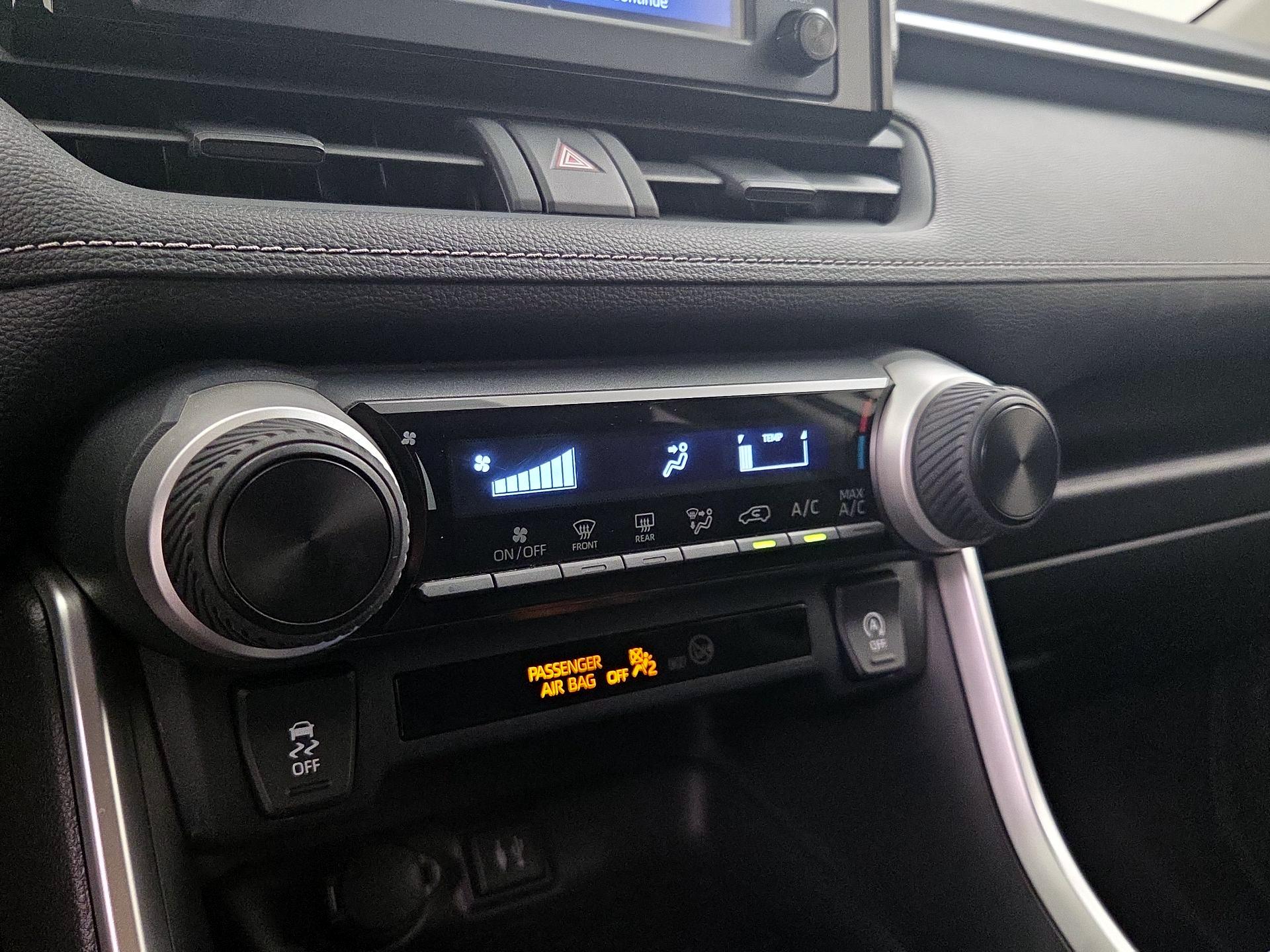 Thumbnail: 2019 Toyota RAV4 - 16