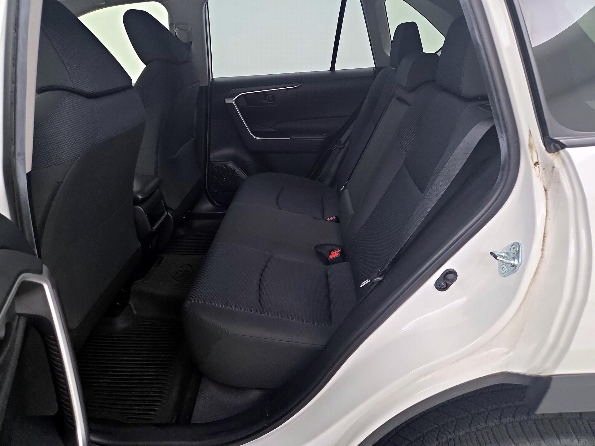 Thumbnail: 2019 Toyota RAV4 - 19