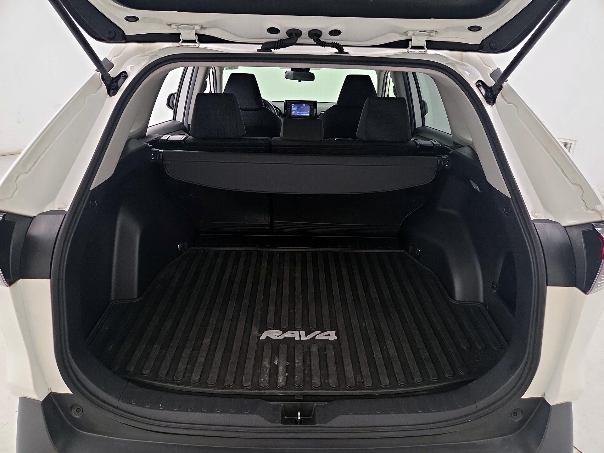 Thumbnail: 2019 Toyota RAV4 - 20