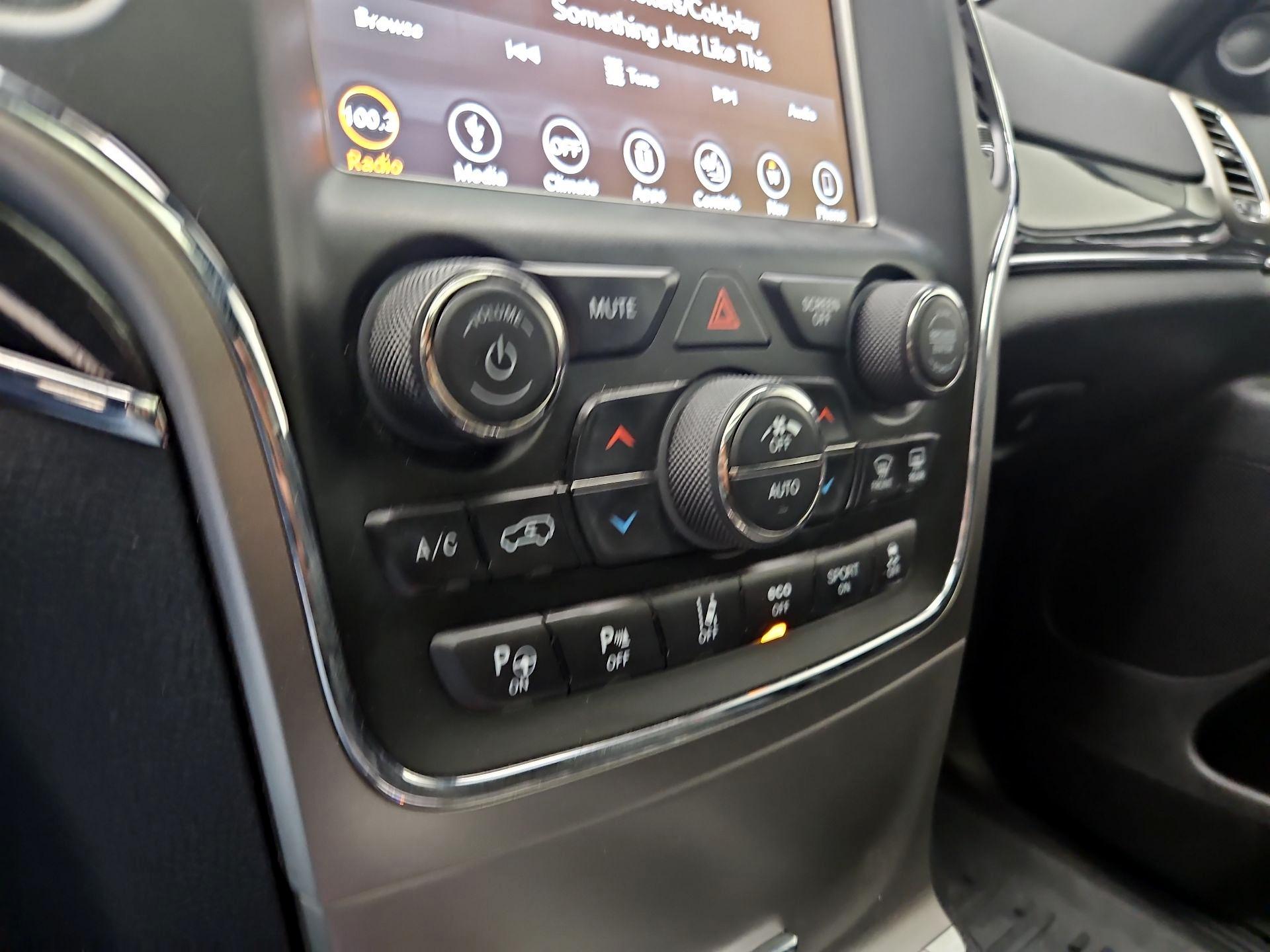 Thumbnail: 2018 Jeep Grand Cherokee - 17