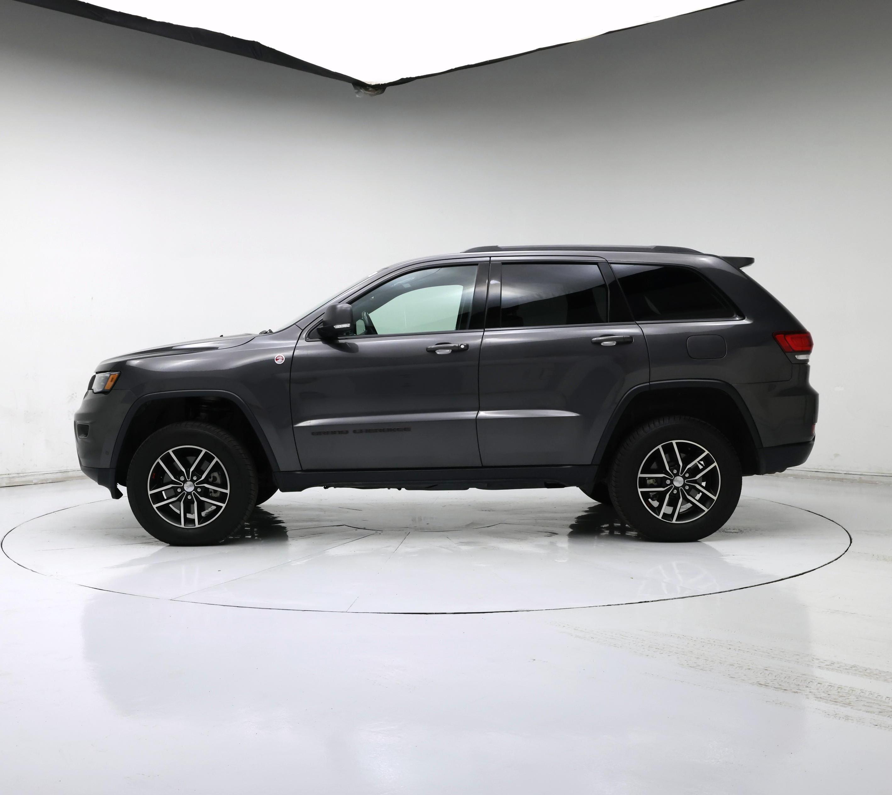 Thumbnail: 2018 Jeep Grand Cherokee - 3