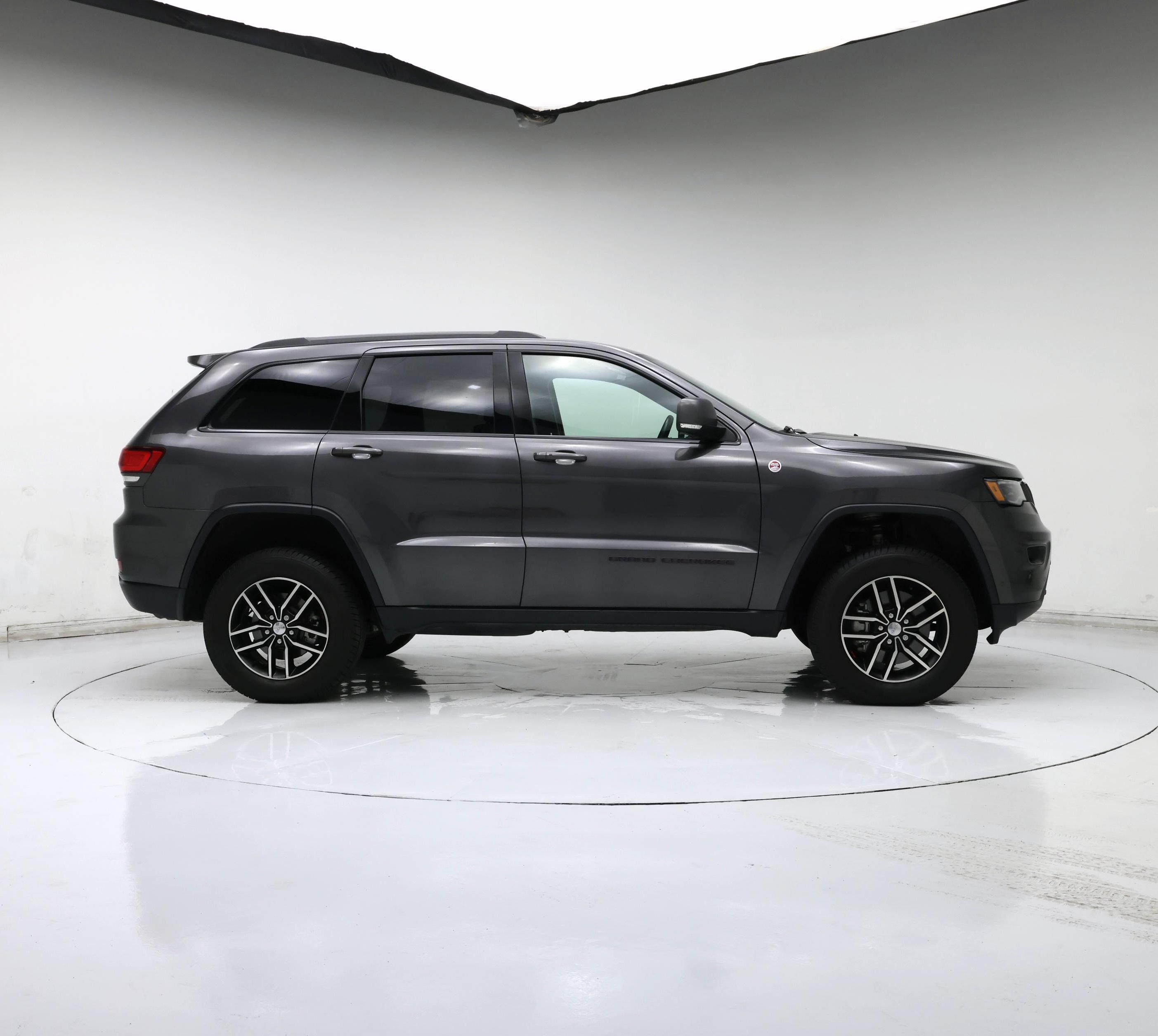 Thumbnail: 2018 Jeep Grand Cherokee - 7