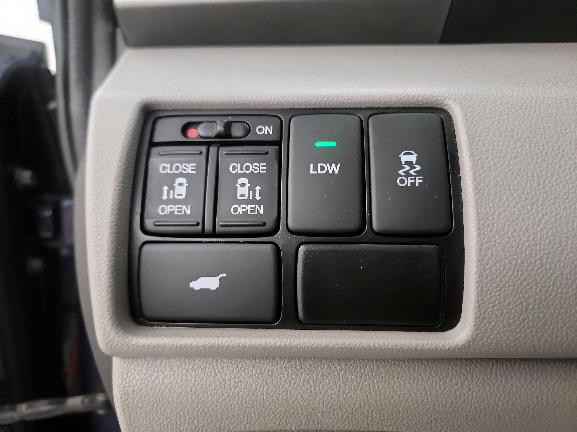Thumbnail: 2015 Honda Odyssey - 13