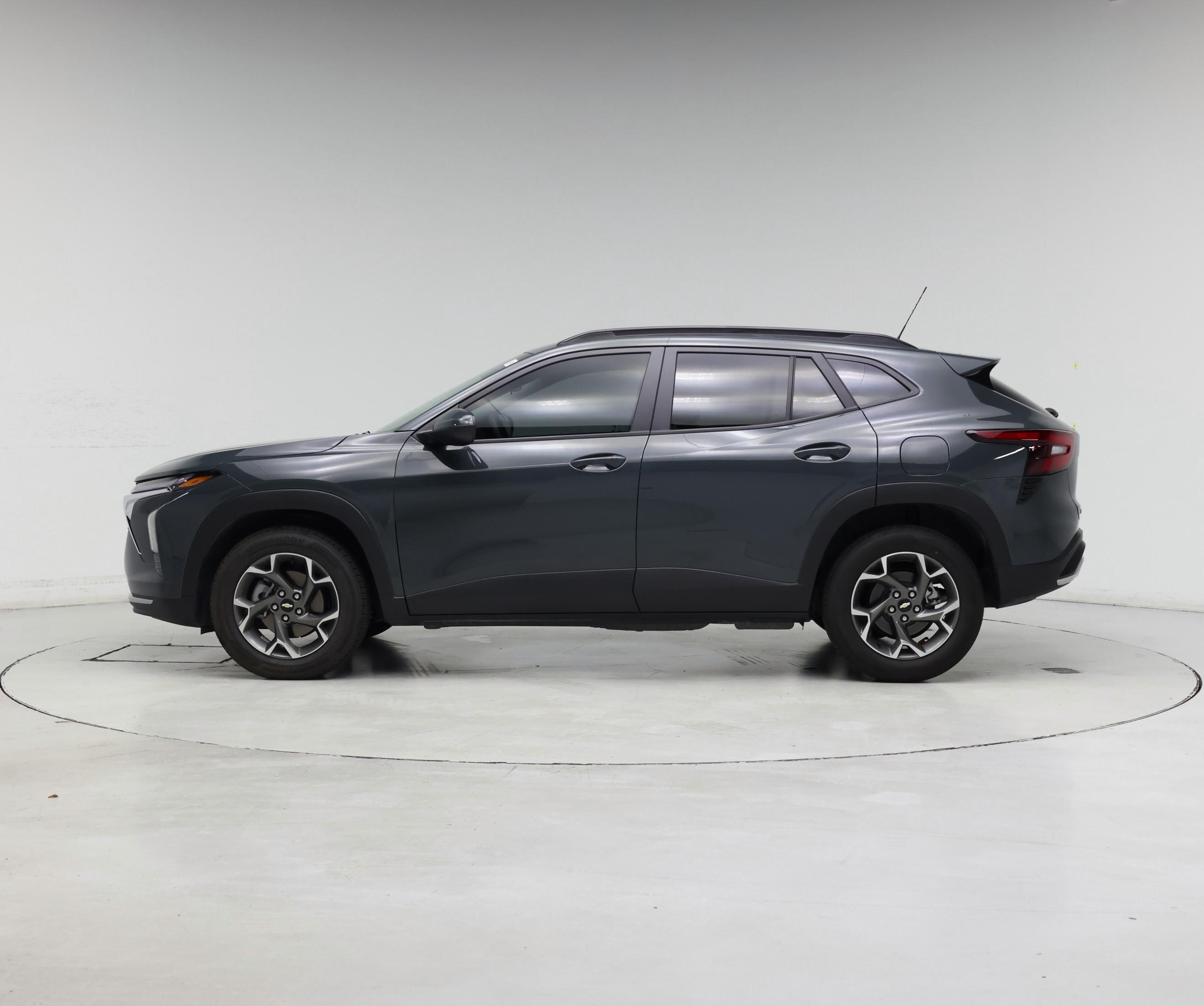 Thumbnail: 2025 Chevrolet Trax - 3