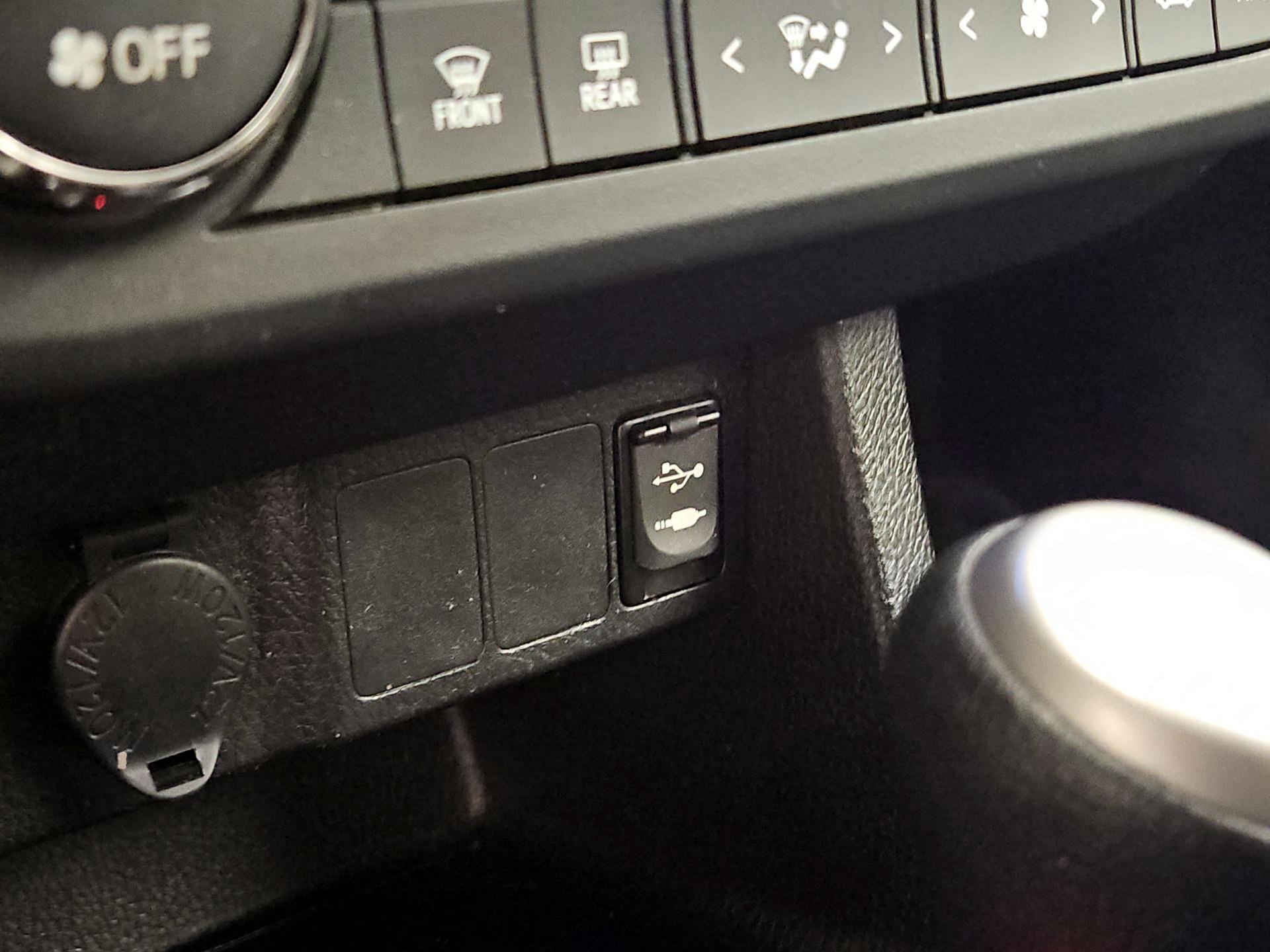 Thumbnail: 2016 Toyota Corolla - 18