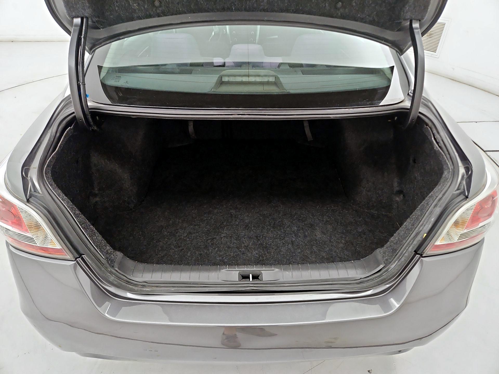 Thumbnail: 2015 Nissan Altima - 19
