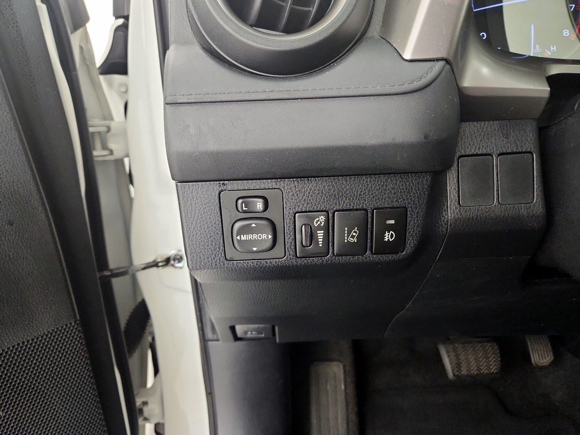 Thumbnail: 2018 Toyota RAV4 - 11