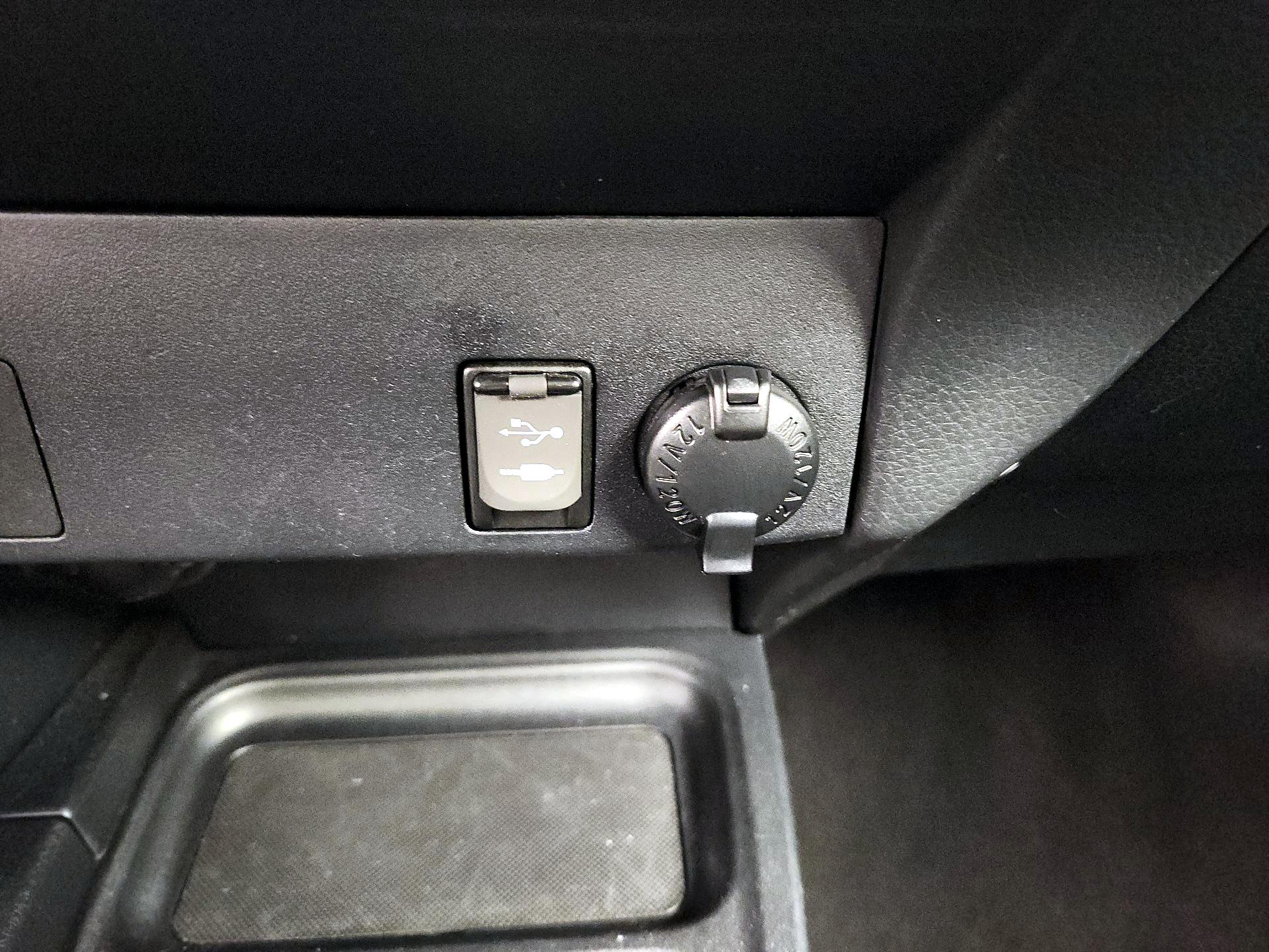 Thumbnail: 2018 Toyota RAV4 - 16