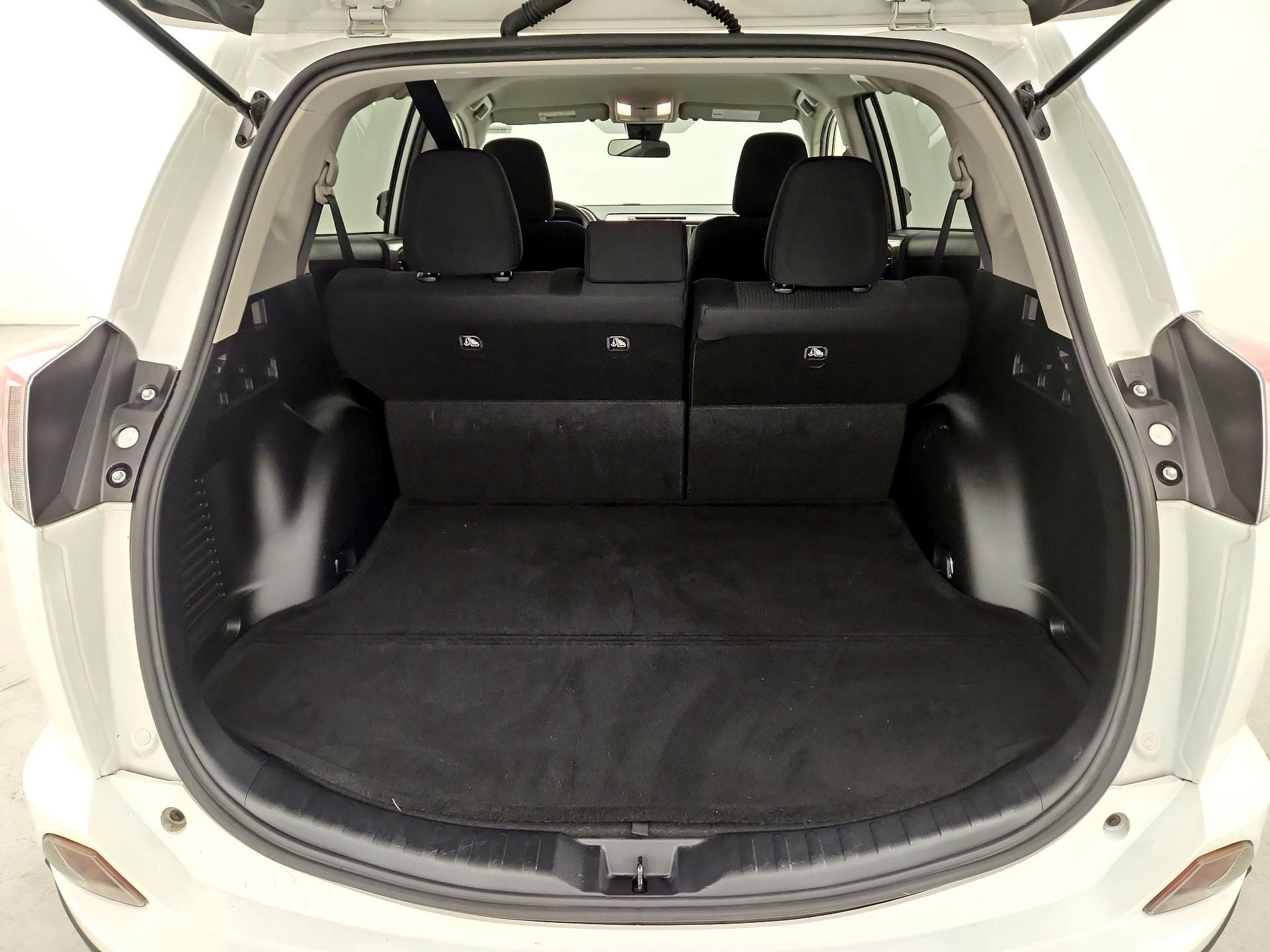 Thumbnail: 2018 Toyota RAV4 - 18
