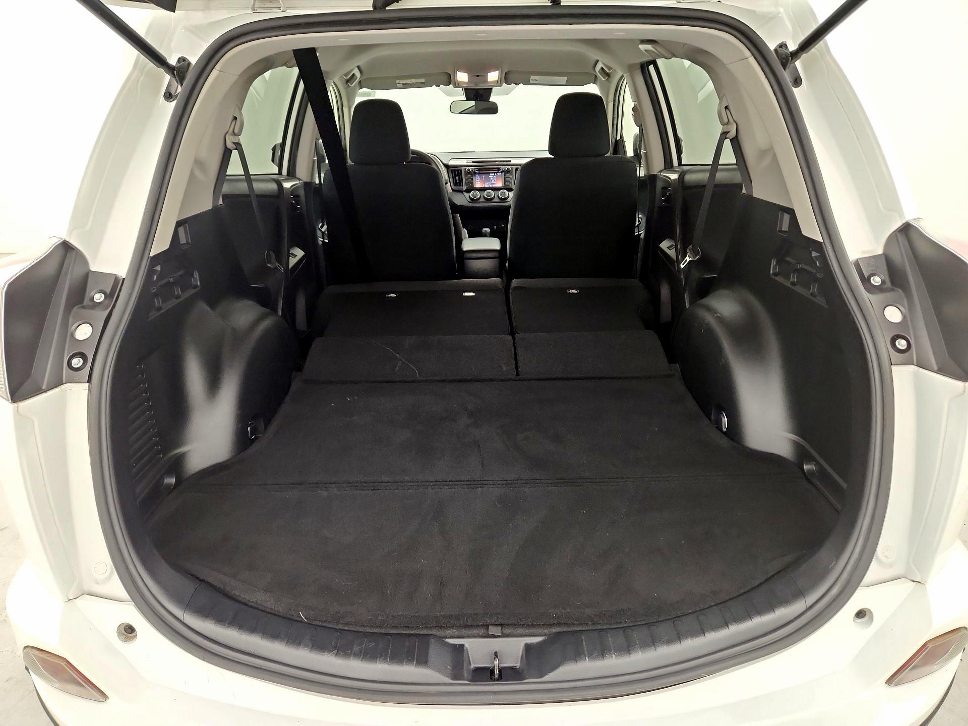 Thumbnail: 2018 Toyota RAV4 - 19