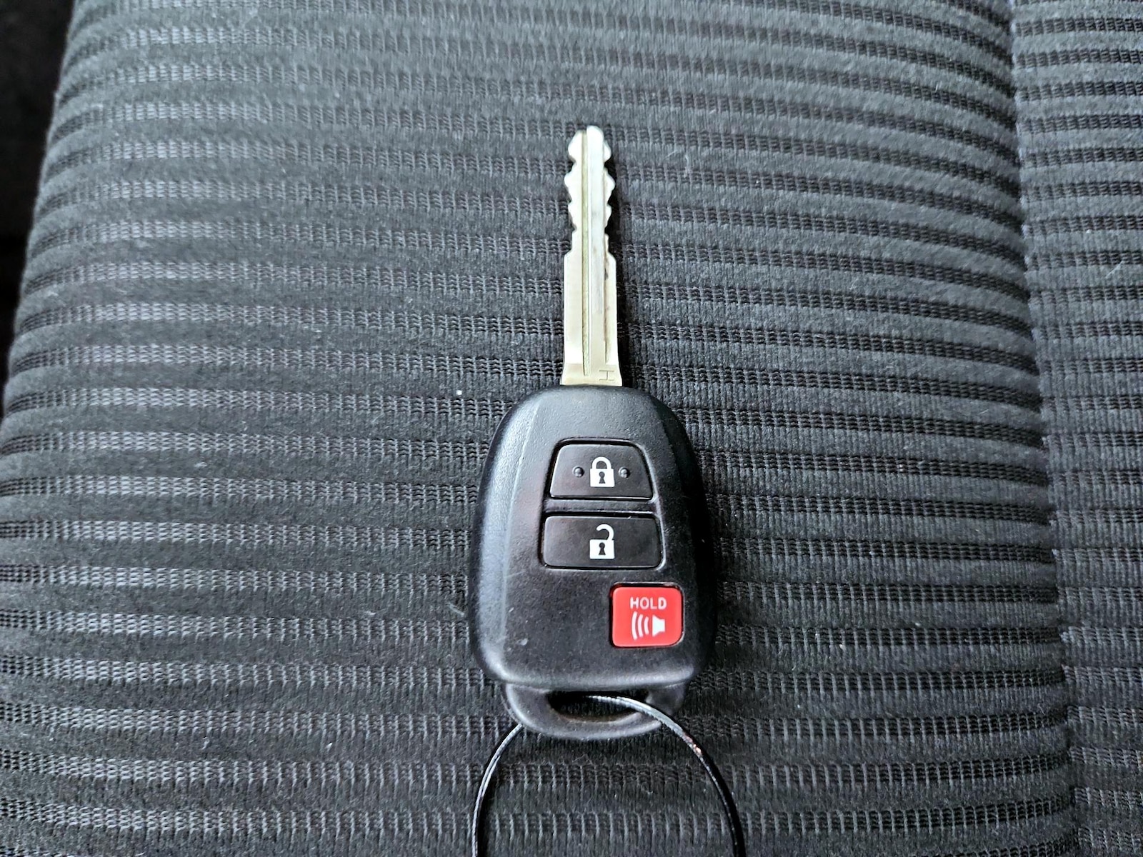 2018 Toyota RAV4 LE - Photo 22
