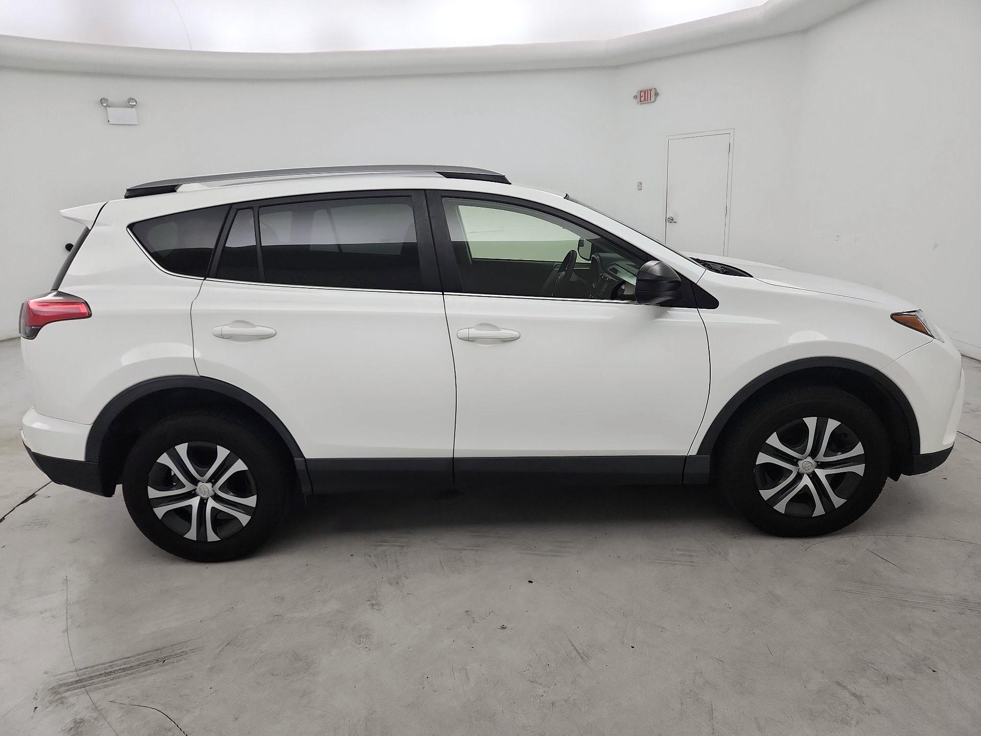 Thumbnail: 2018 Toyota RAV4 - 4
