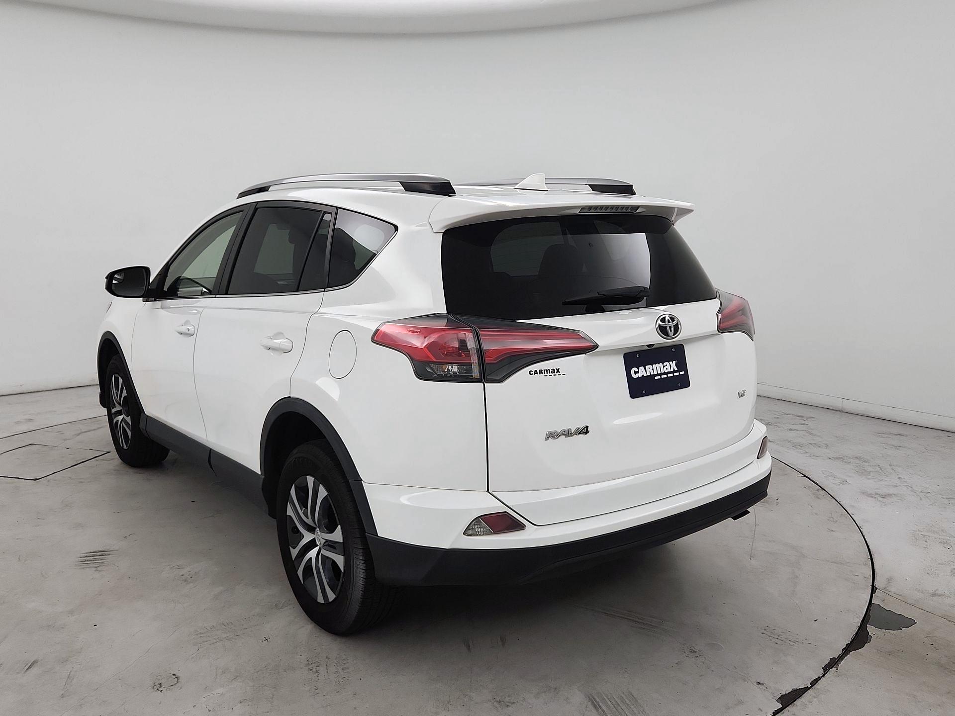 Thumbnail: 2018 Toyota RAV4 - 7