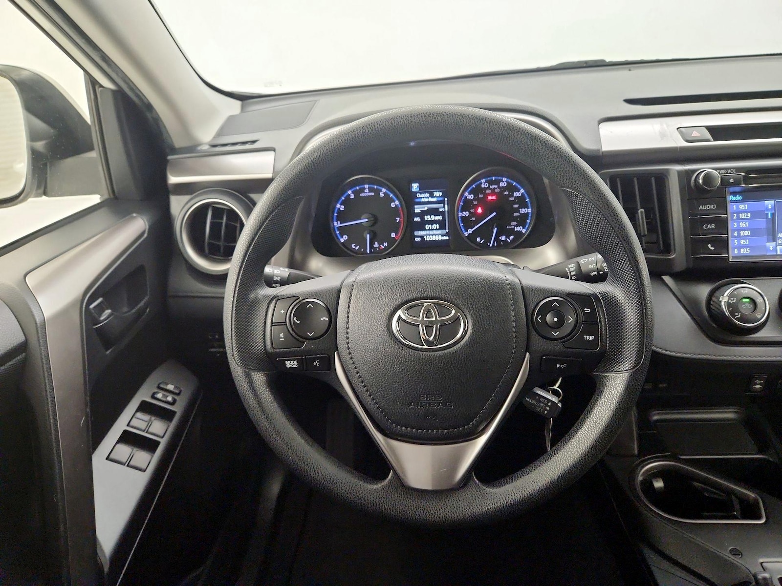 2018 Toyota RAV4 LE - Photo 9