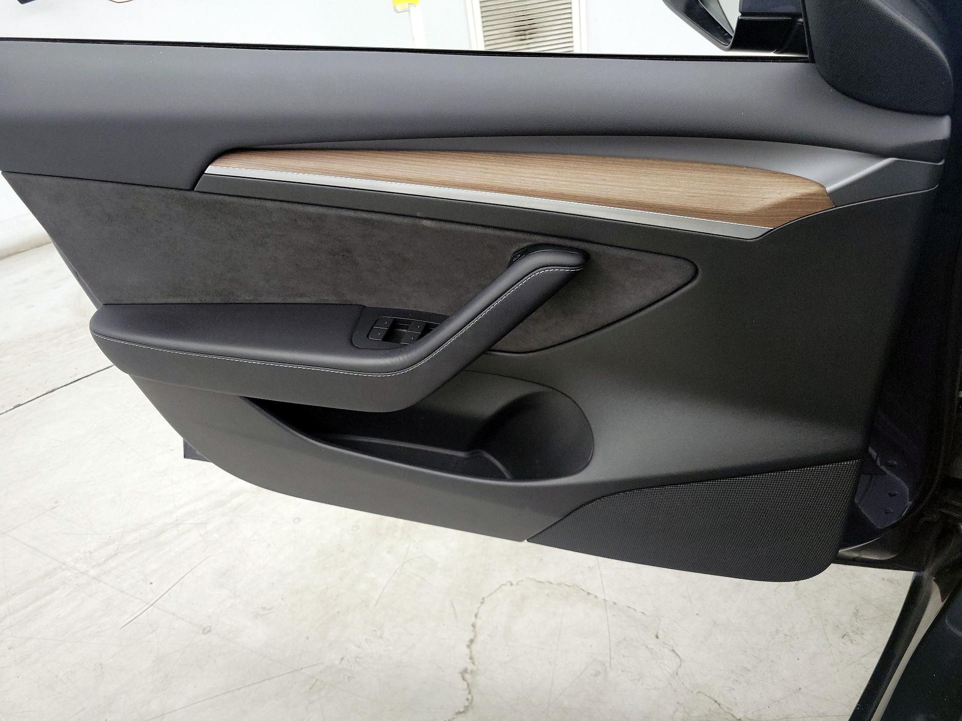 Thumbnail: 2023 Tesla Model 3 - 12