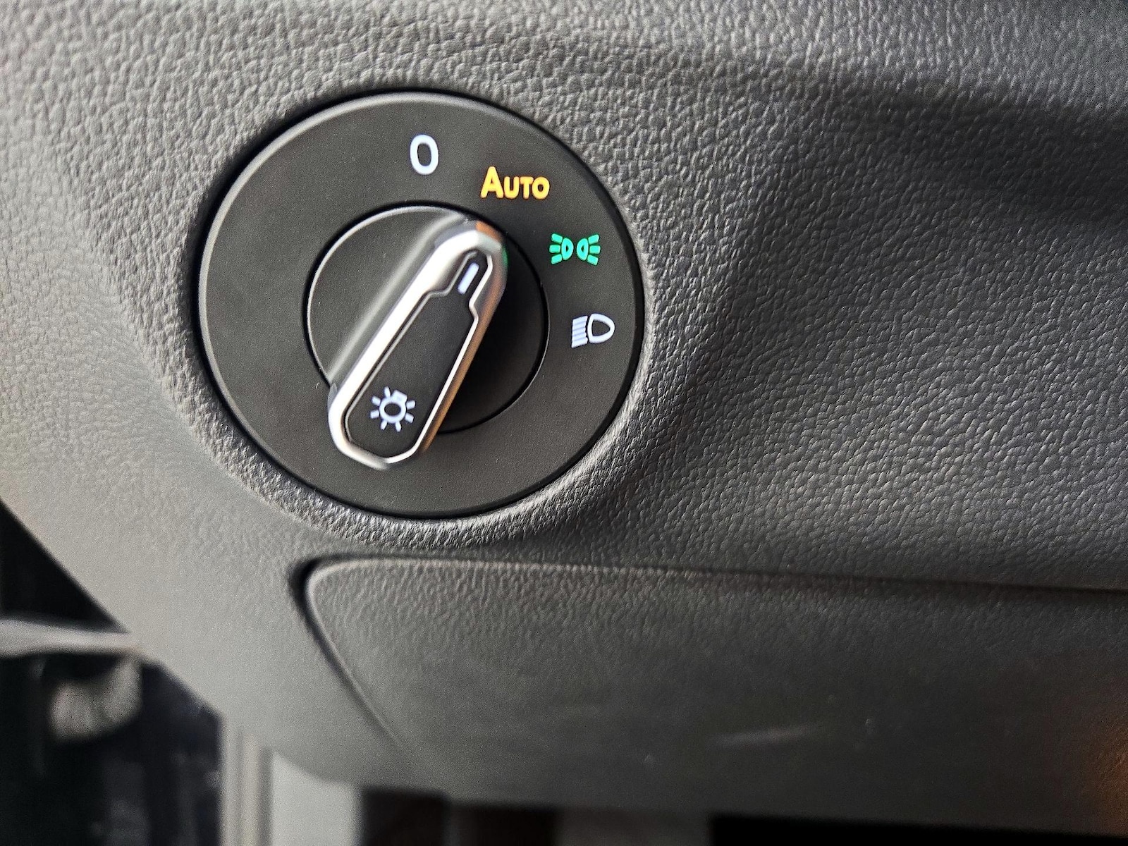 2024 Volkswagen Jetta SE - Photo 14