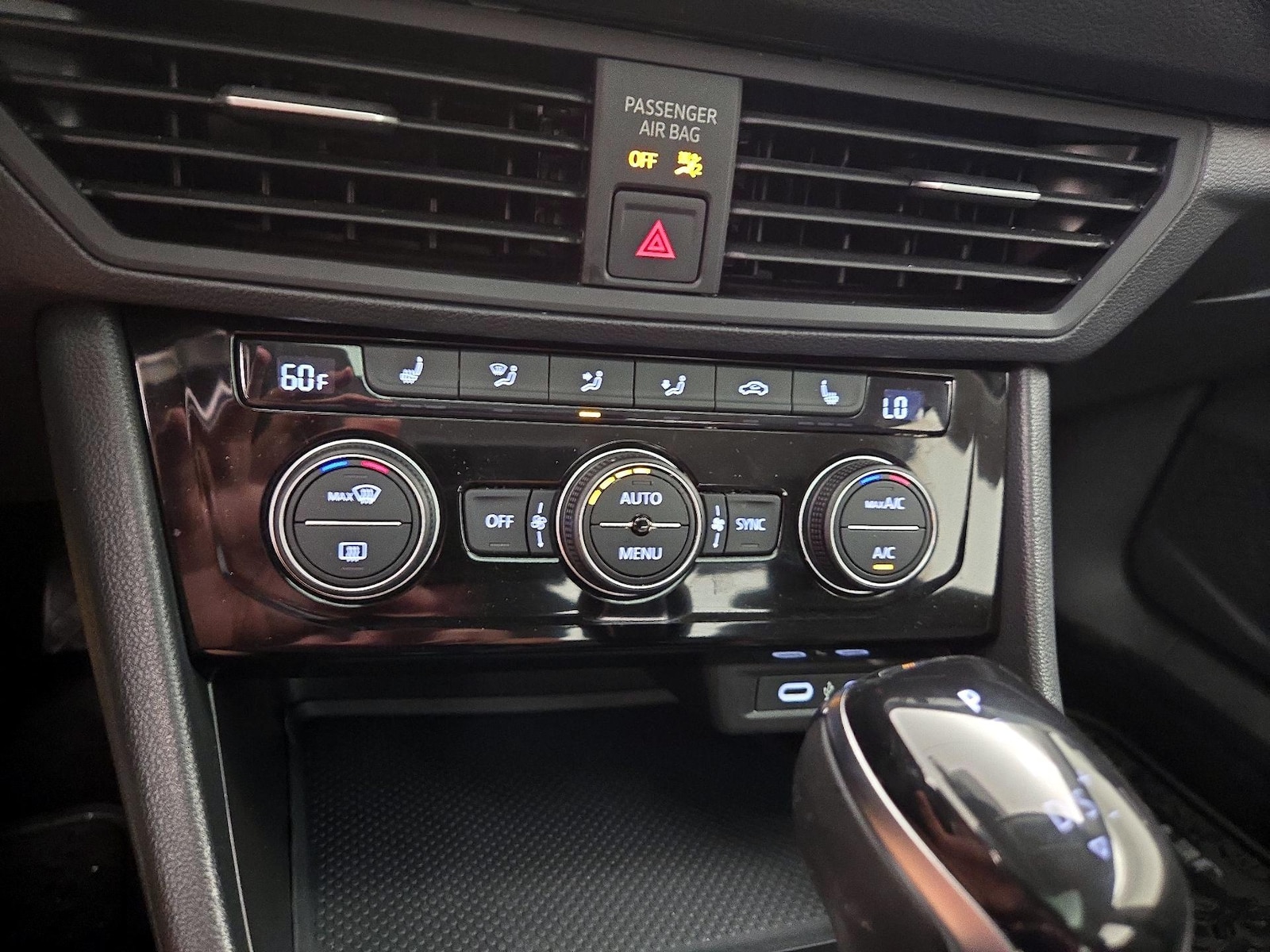 2024 Volkswagen Jetta SE - Photo 17