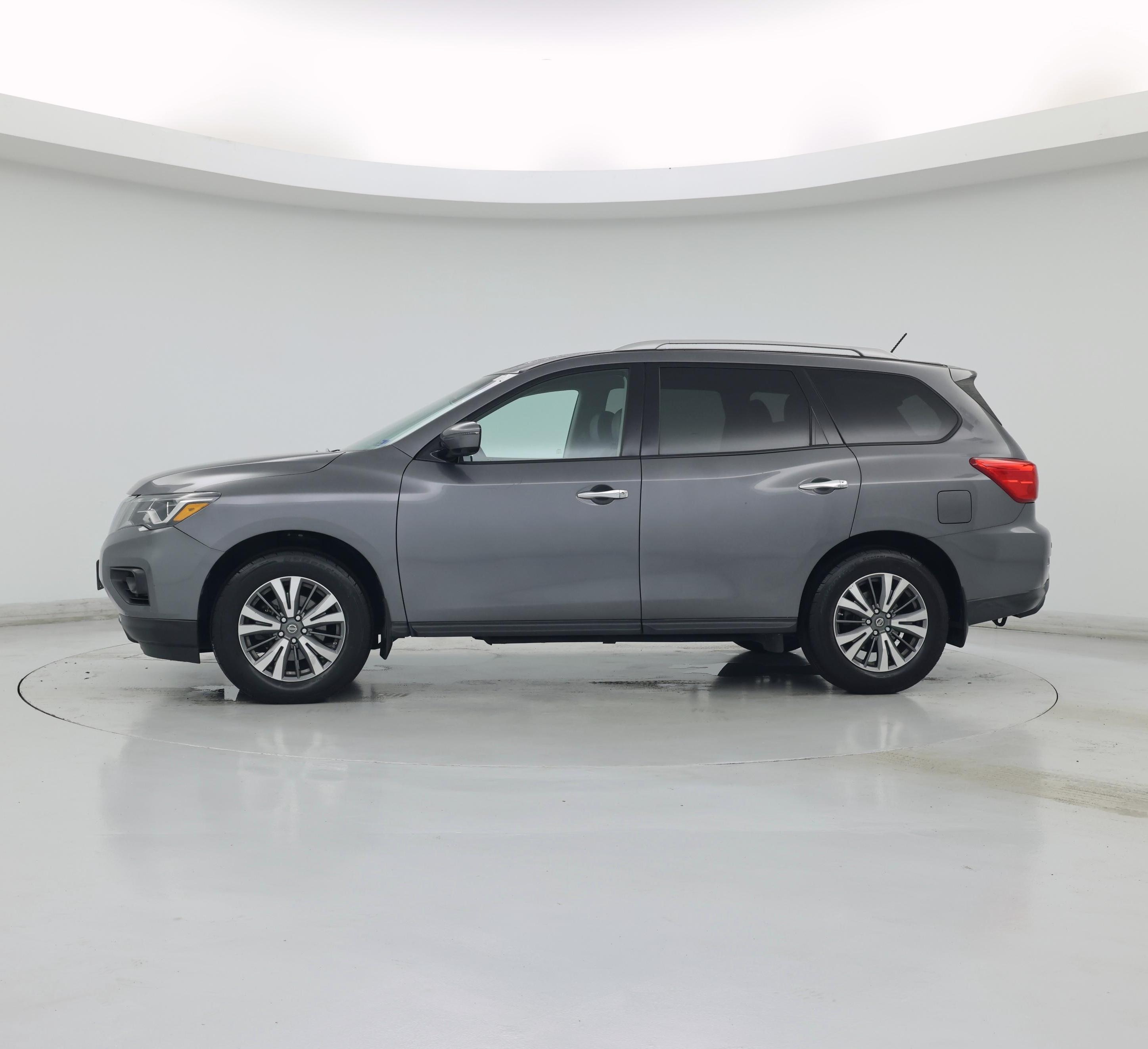 Thumbnail: 2017 Nissan Pathfinder - 3