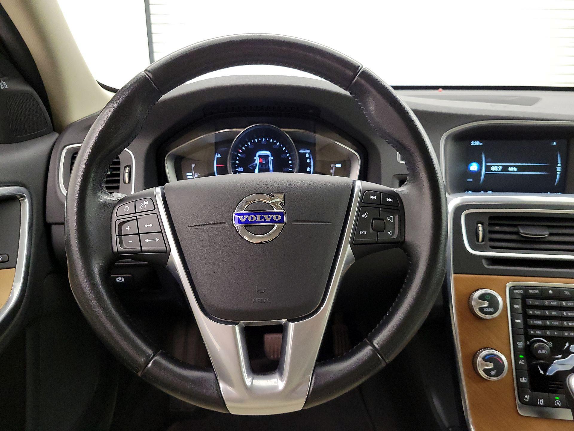 Thumbnail: 2016 Volvo S60 - 10
