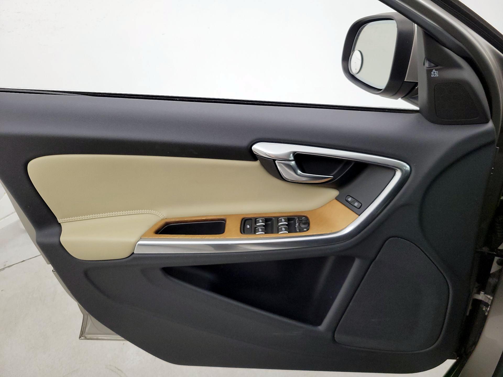 Thumbnail: 2016 Volvo S60 - 12