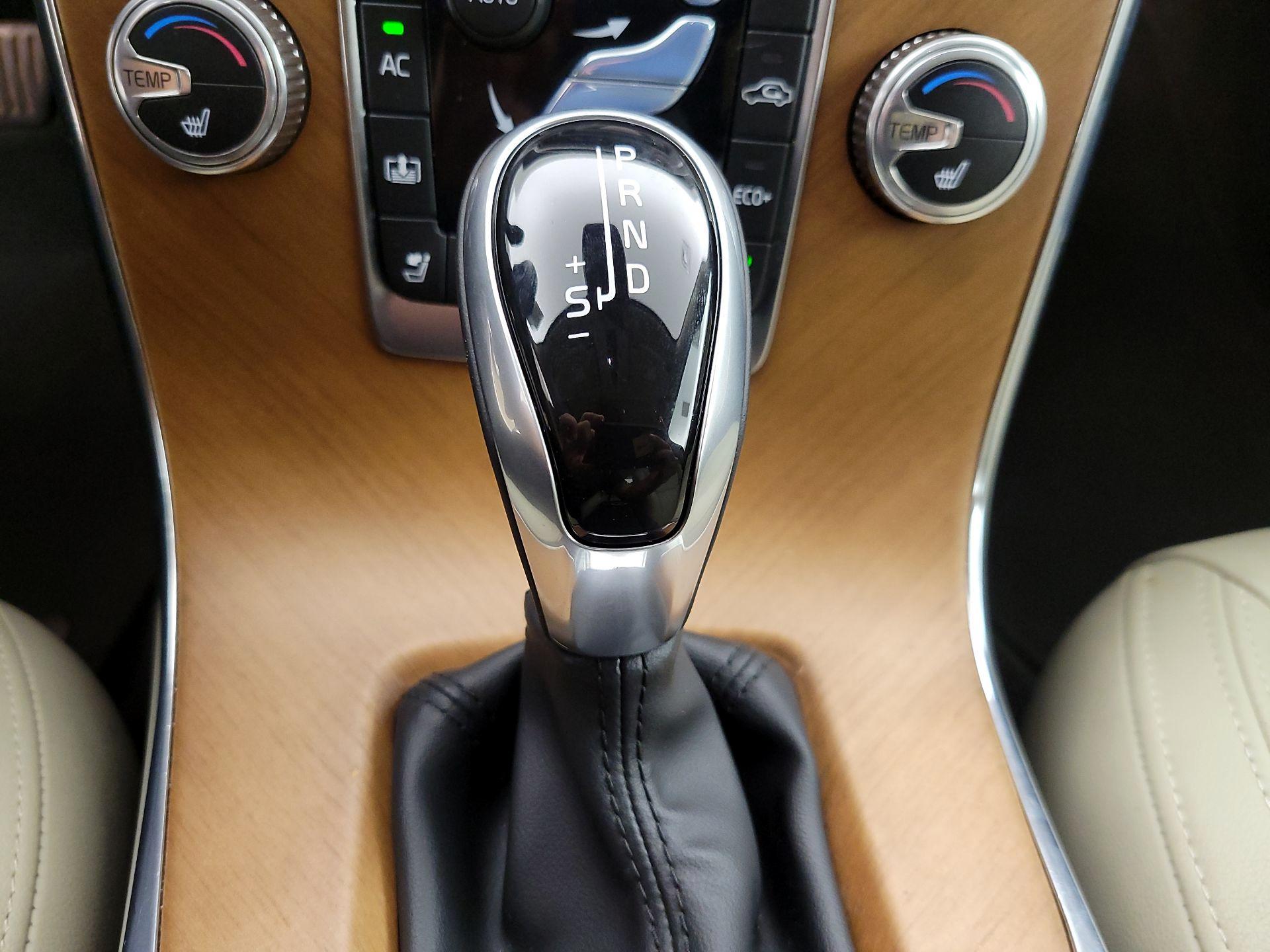 Thumbnail: 2016 Volvo S60 - 17