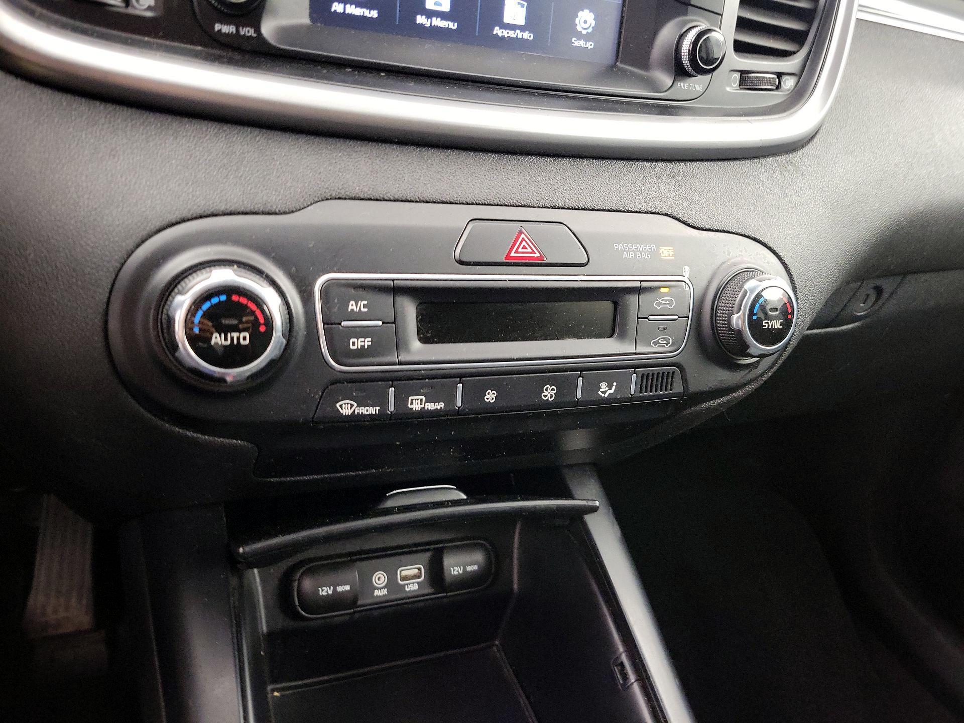 Thumbnail: 2019 Kia Sorento - 16