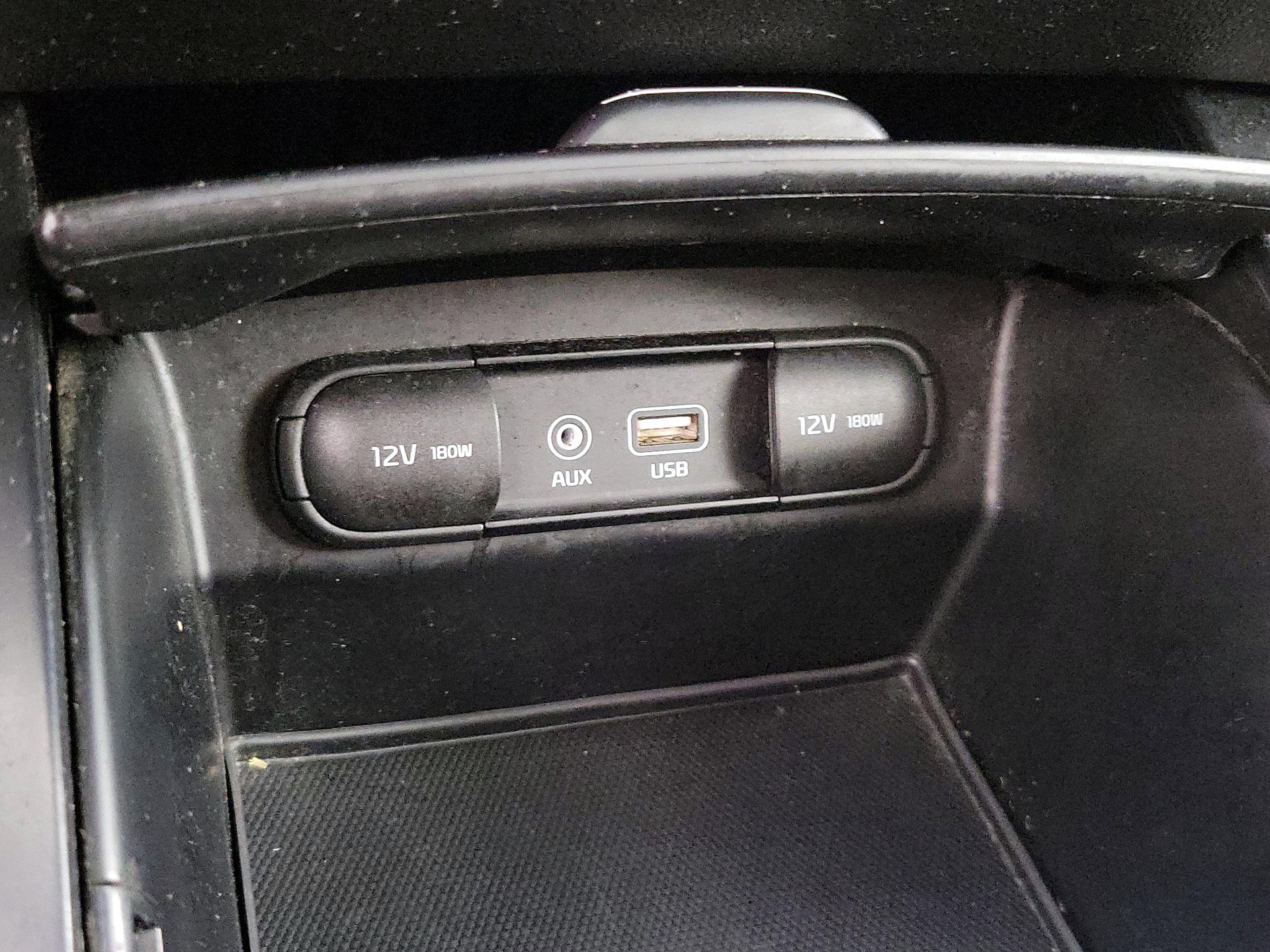 Thumbnail: 2019 Kia Sorento - 18