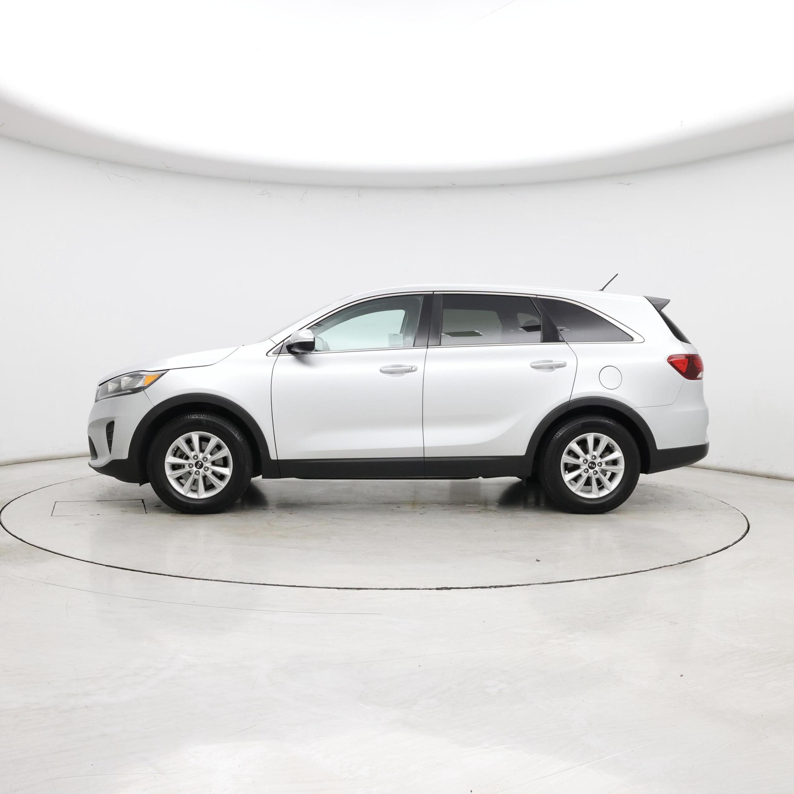 Thumbnail: 2019 Kia Sorento - 3