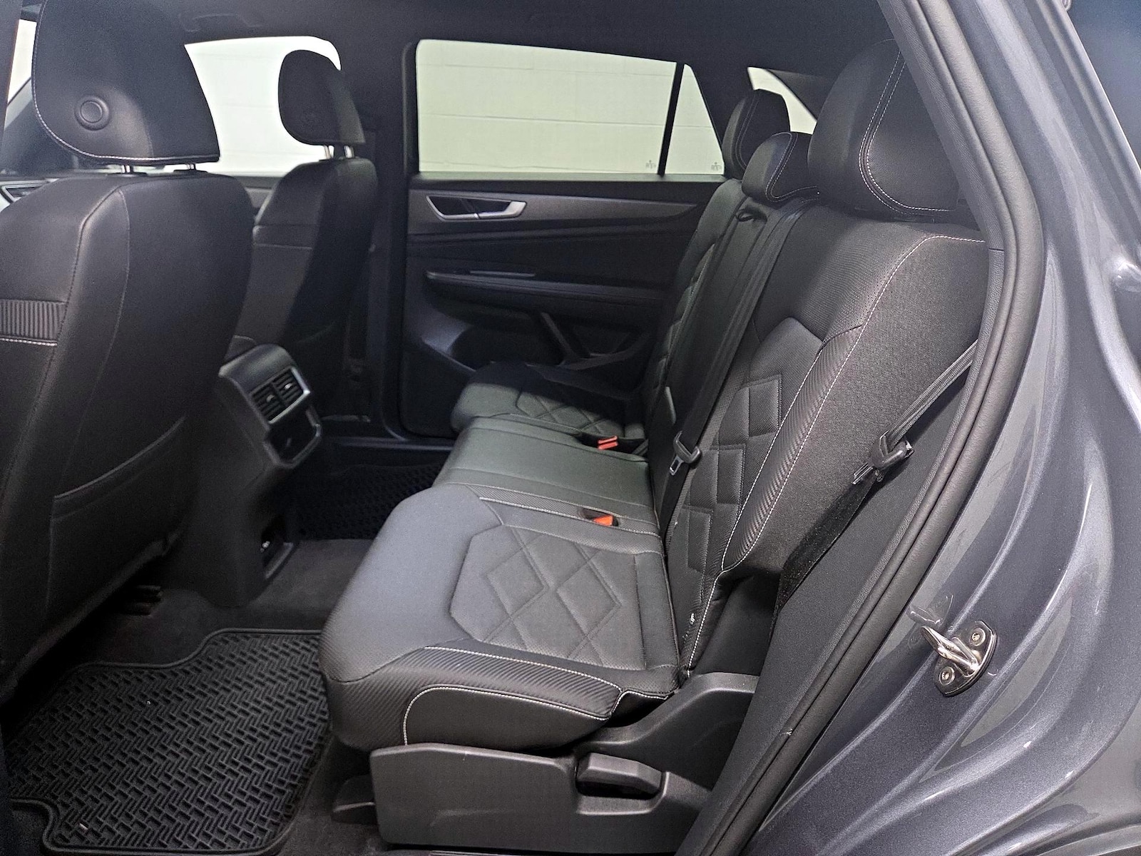 2025 Volkswagen Atlas Cross Sport SE - Photo 15