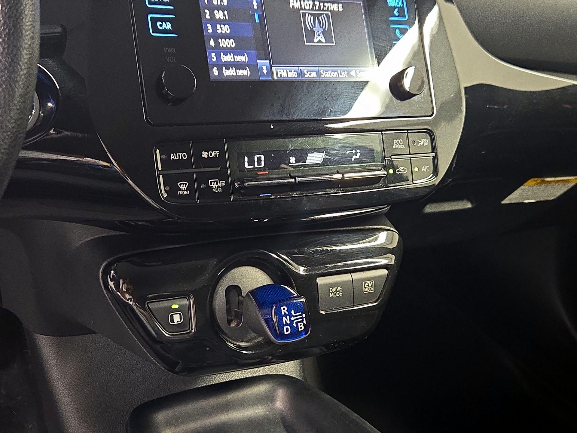 Thumbnail: 2017 Toyota Prius - 16