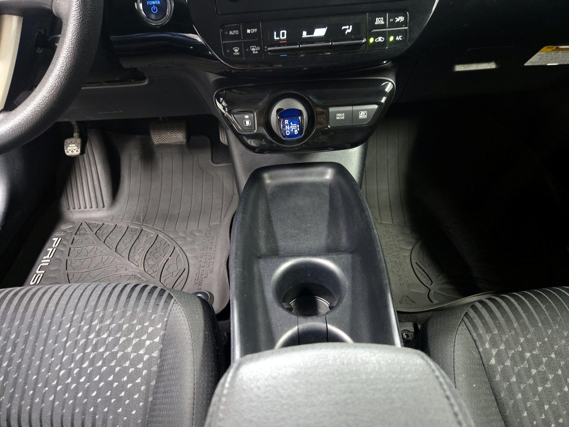 Thumbnail: 2017 Toyota Prius - 17