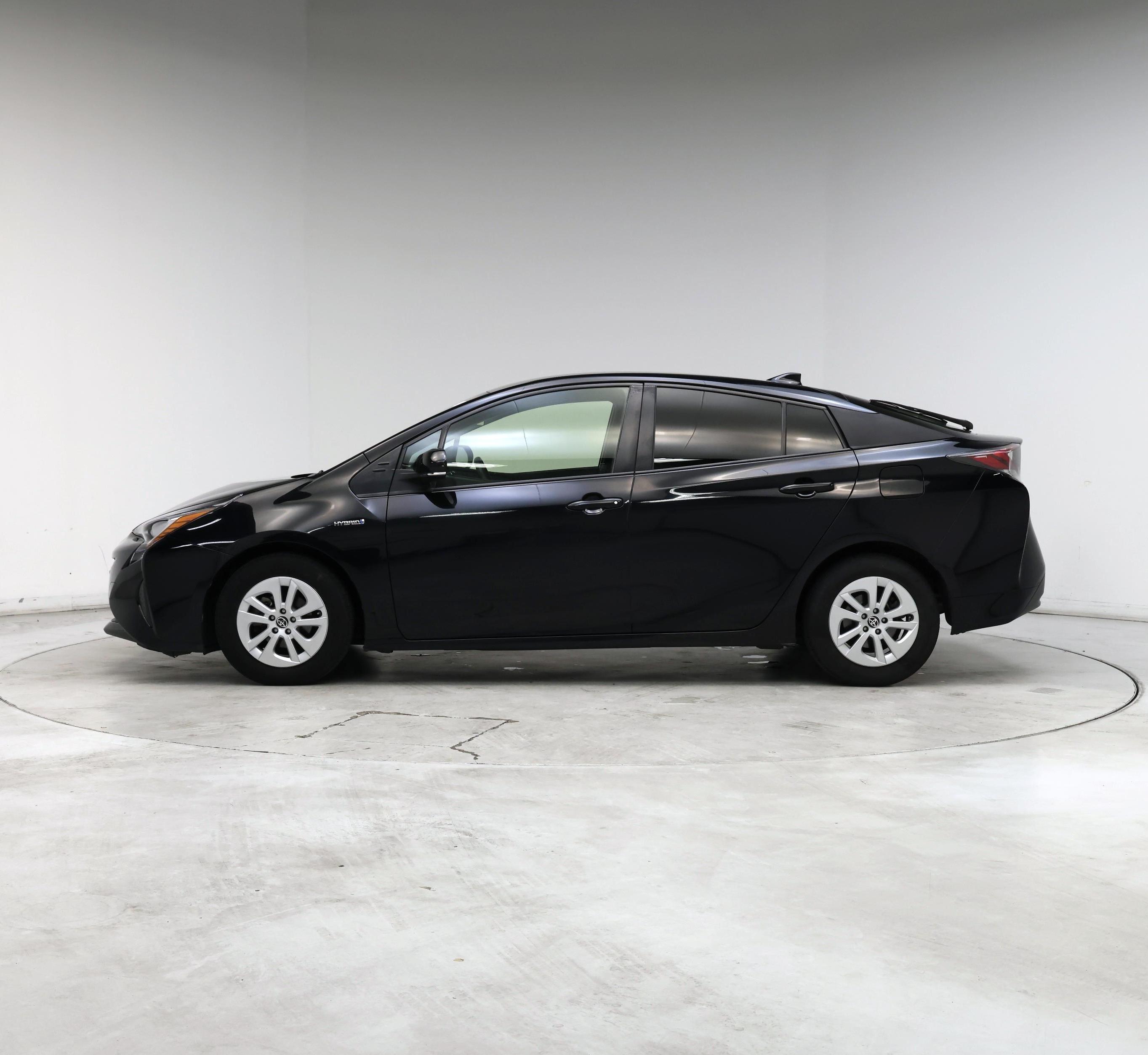 Thumbnail: 2017 Toyota Prius - 3