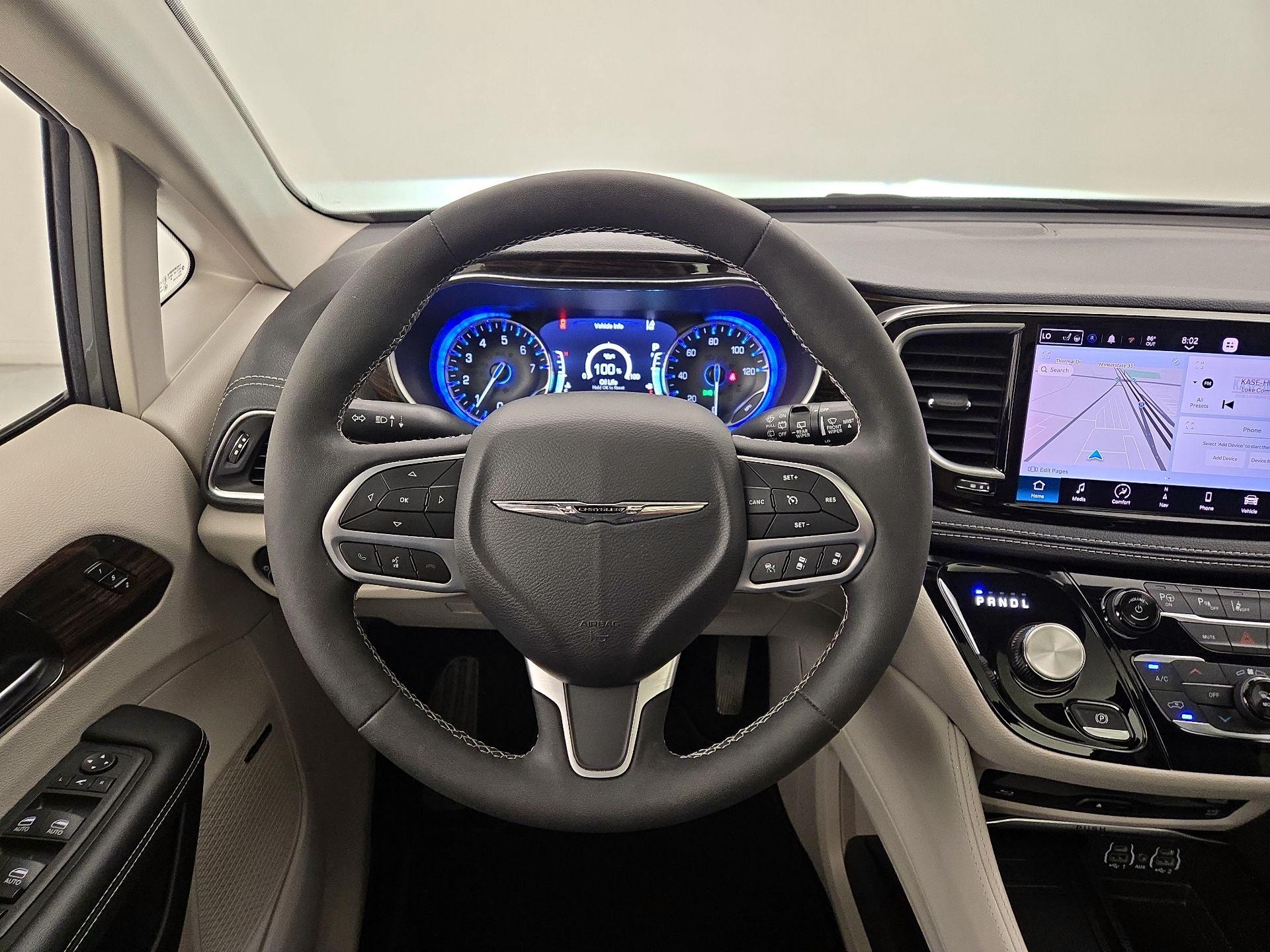 Thumbnail: 2023 Chrysler Pacifica - 10