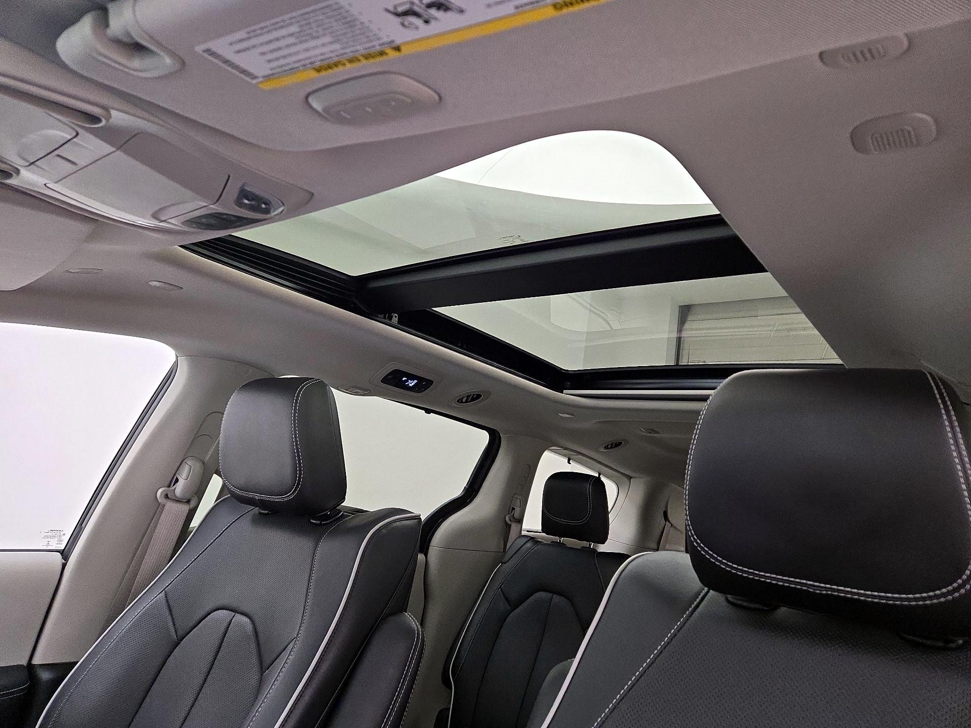 Thumbnail: 2023 Chrysler Pacifica - 20