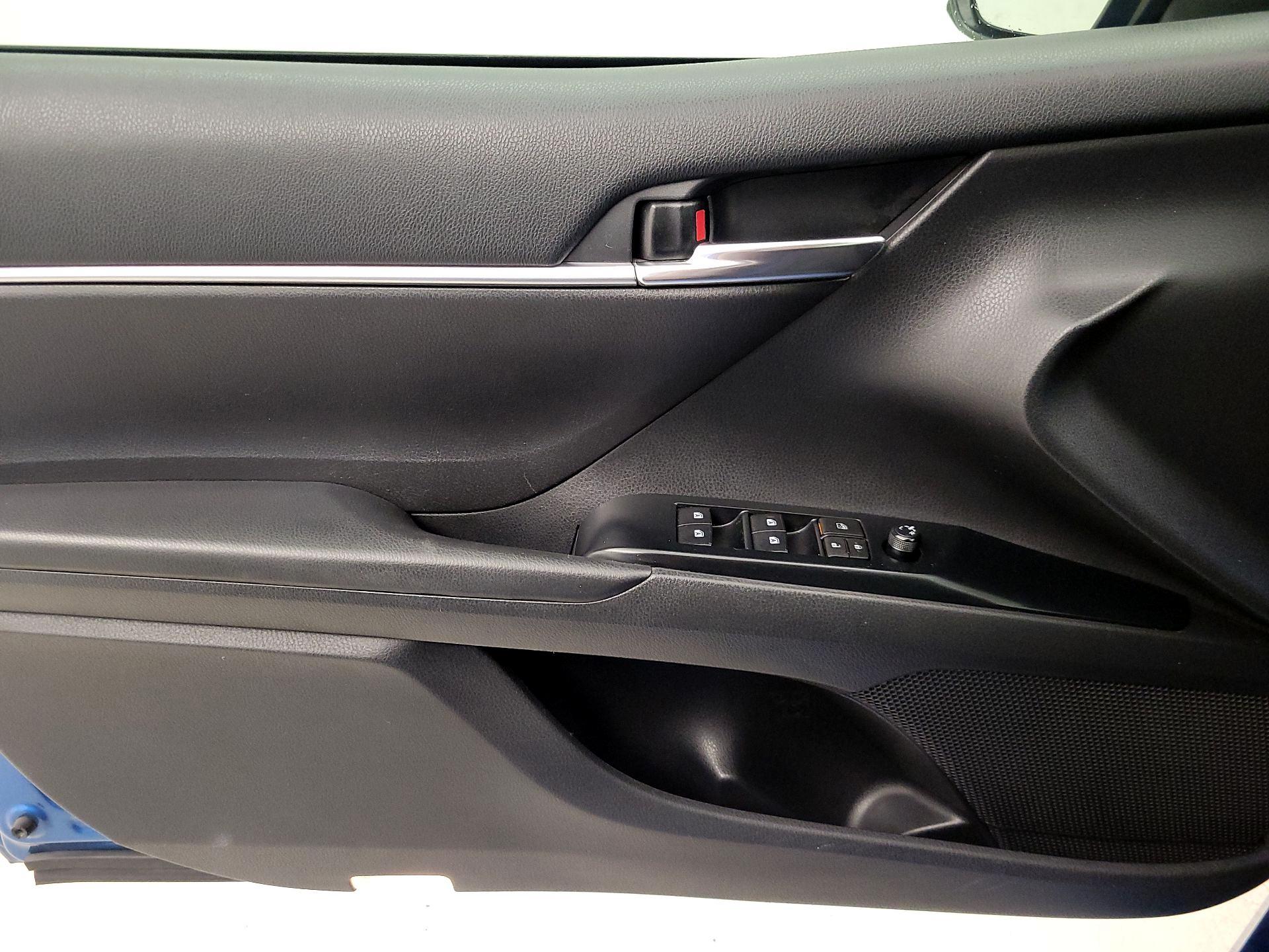 Thumbnail: 2019 Toyota Camry - 12