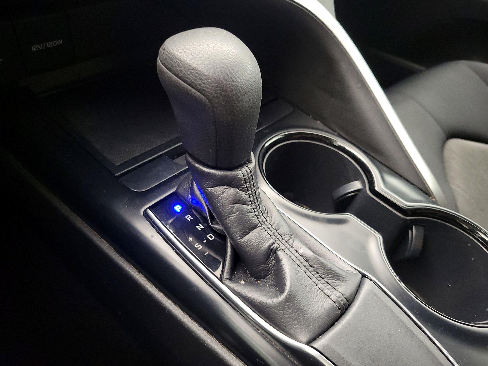 Thumbnail: 2019 Toyota Camry - 17