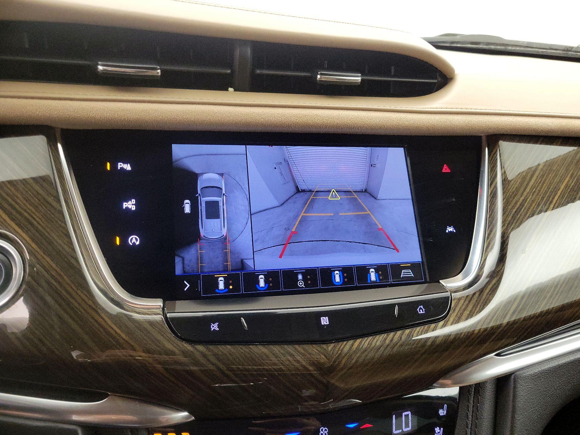 Thumbnail: 2020 Cadillac XT6 - 15