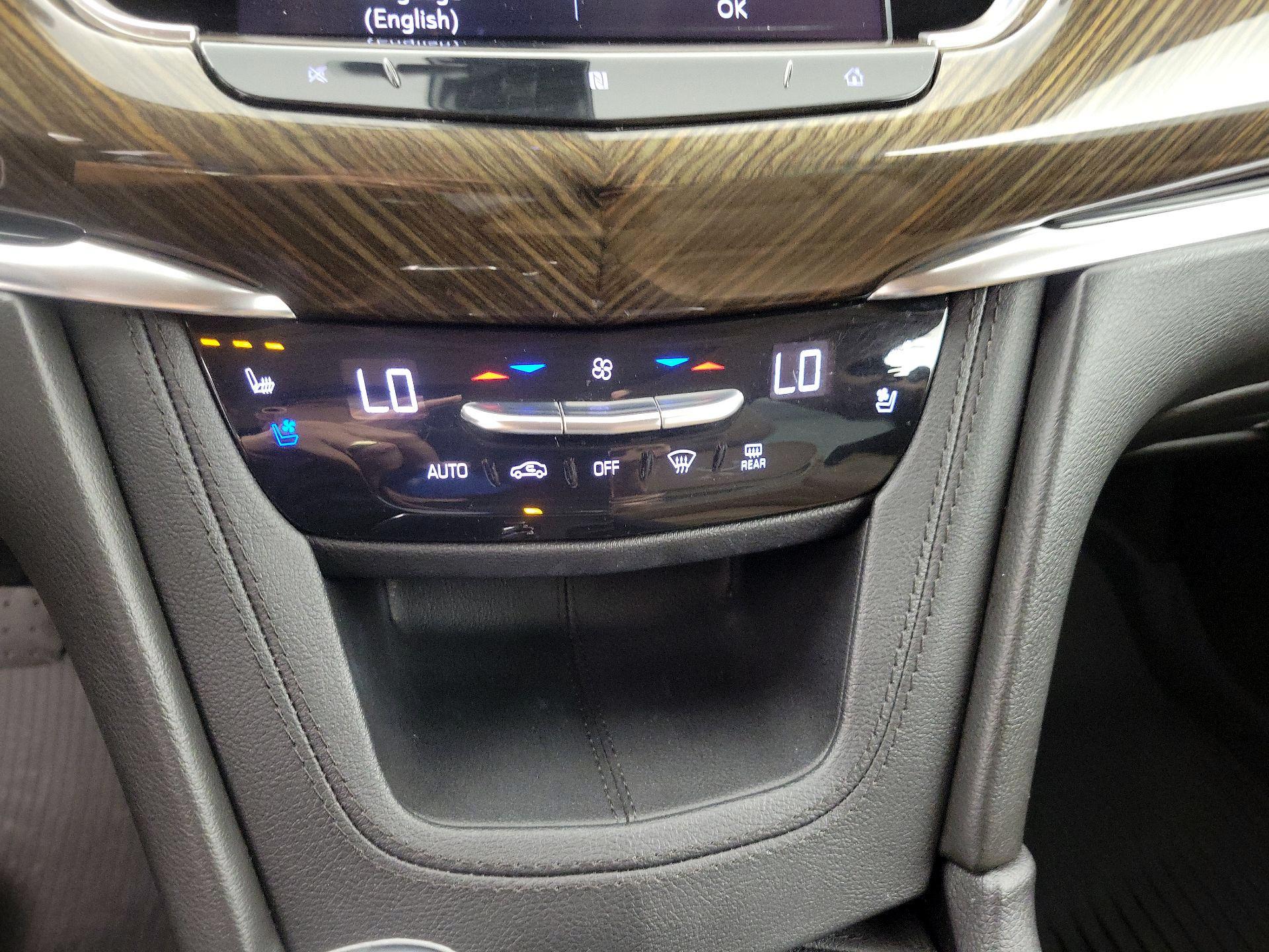 Thumbnail: 2020 Cadillac XT6 - 17