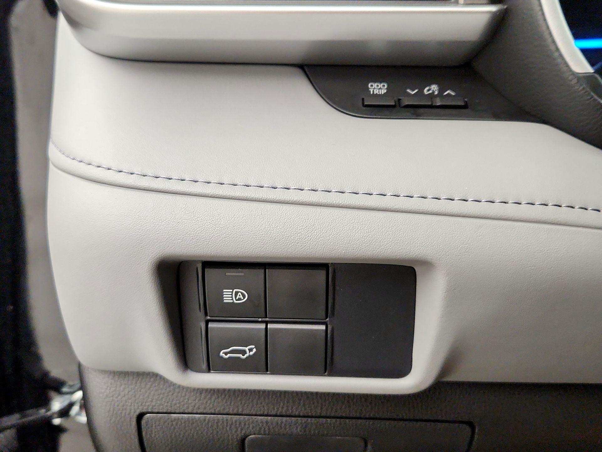 Thumbnail: 2021 Toyota Highlander - 13