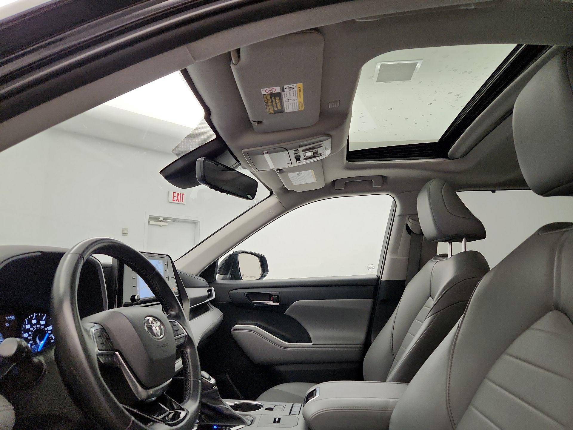 Thumbnail: 2021 Toyota Highlander - 20
