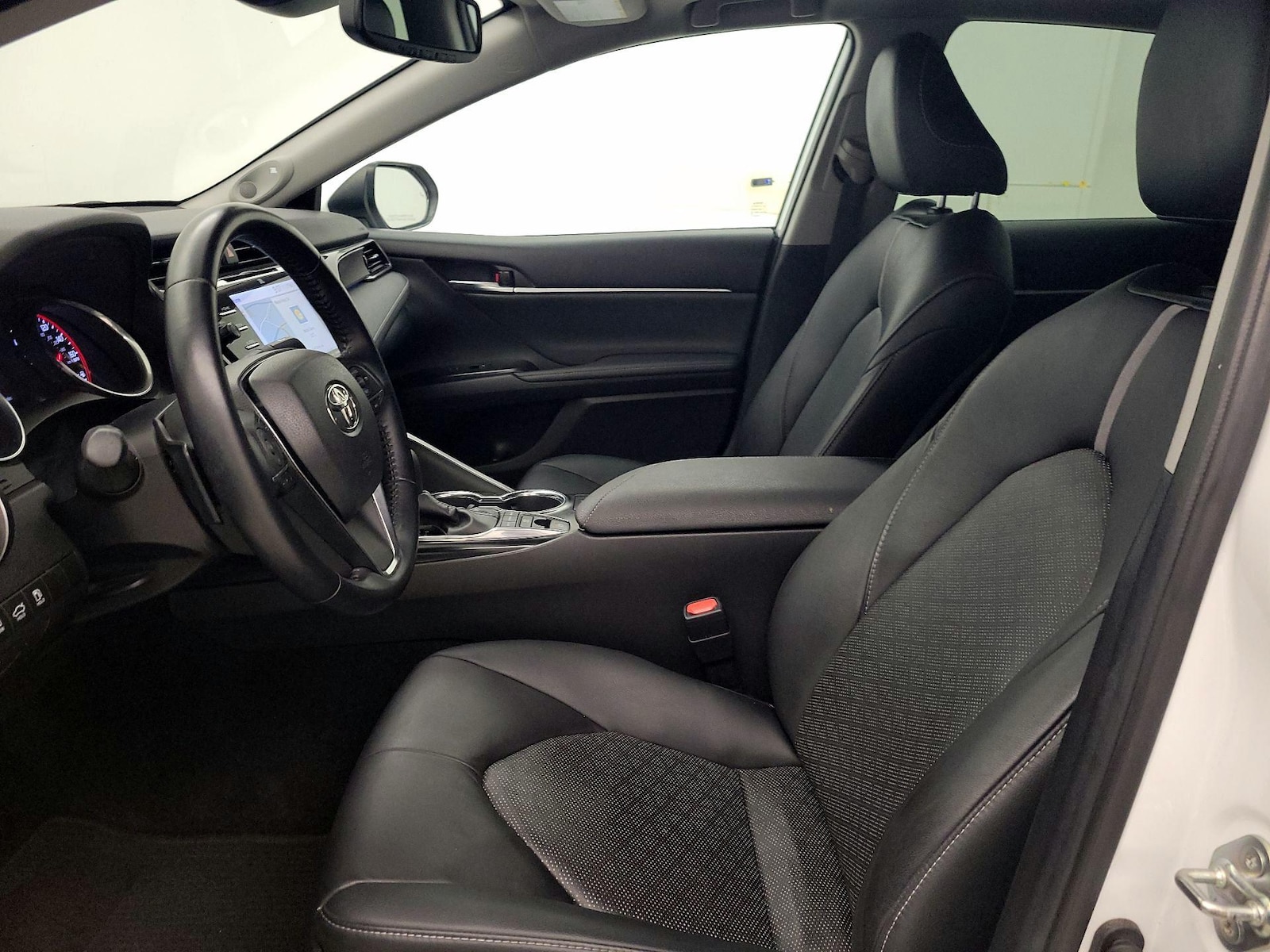 2019 Toyota Camry XSE - Photo 12