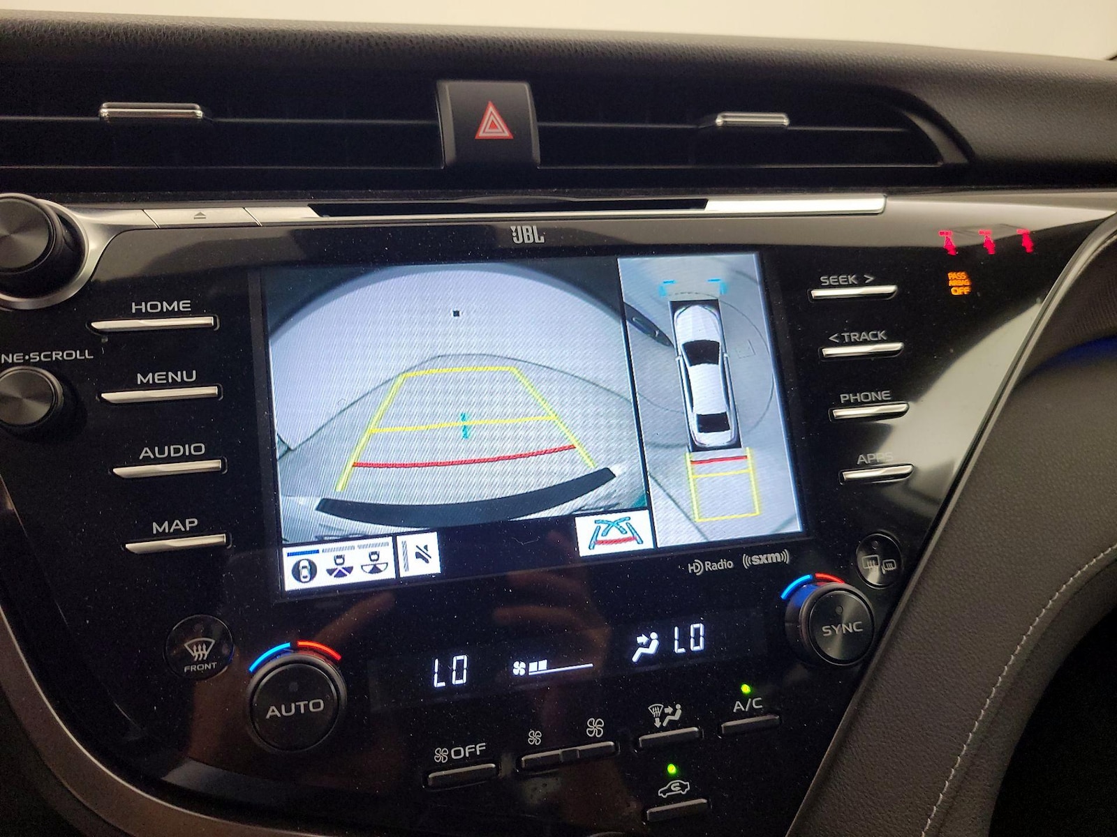 2019 Toyota Camry XSE - Photo 16